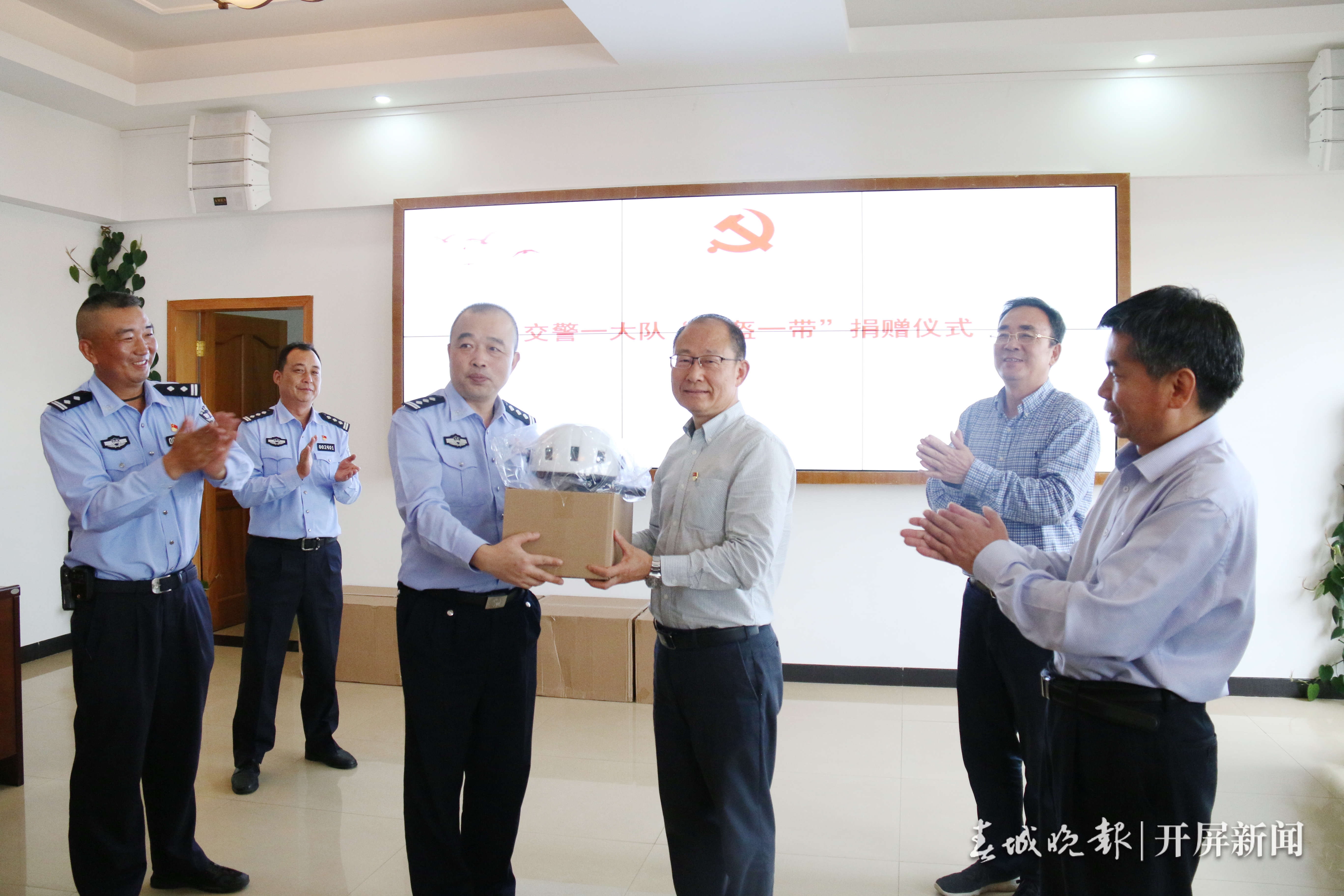 云大附中党委与昆明市交警一大队党总支党建共建签字仪式