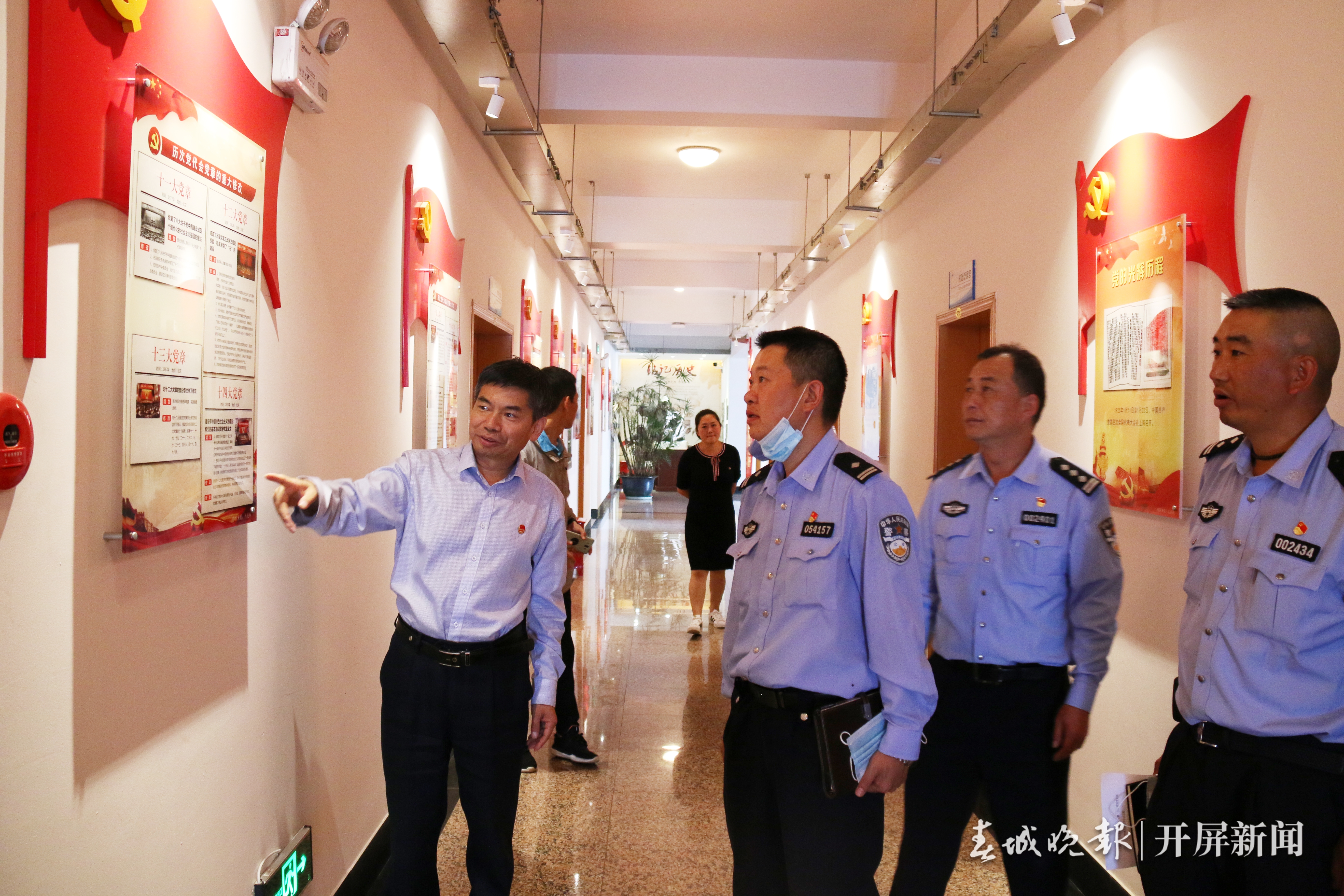 云大附中党委与昆明市交警一大队党总支党建共建签字仪式