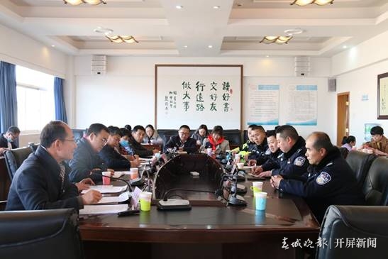 平安上学路，老师交警在守护！