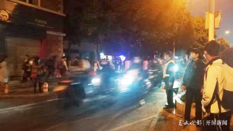 平安上学路，老师交警在守护！