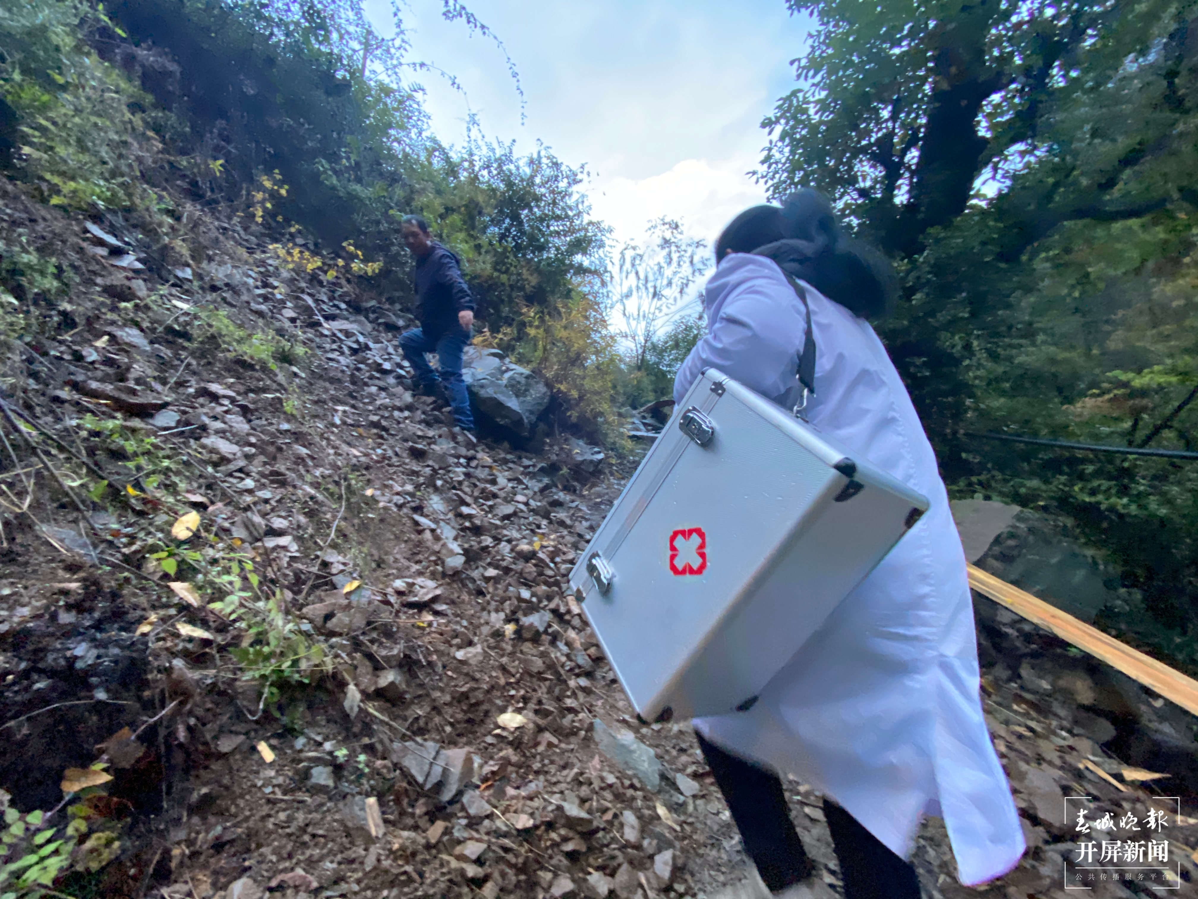 【2020迪庆故事】乡村医生余泽英(春城晚报-开屏新闻记者 木晓雯 周柯妤 王宇衡 摄影报道)11.jpg