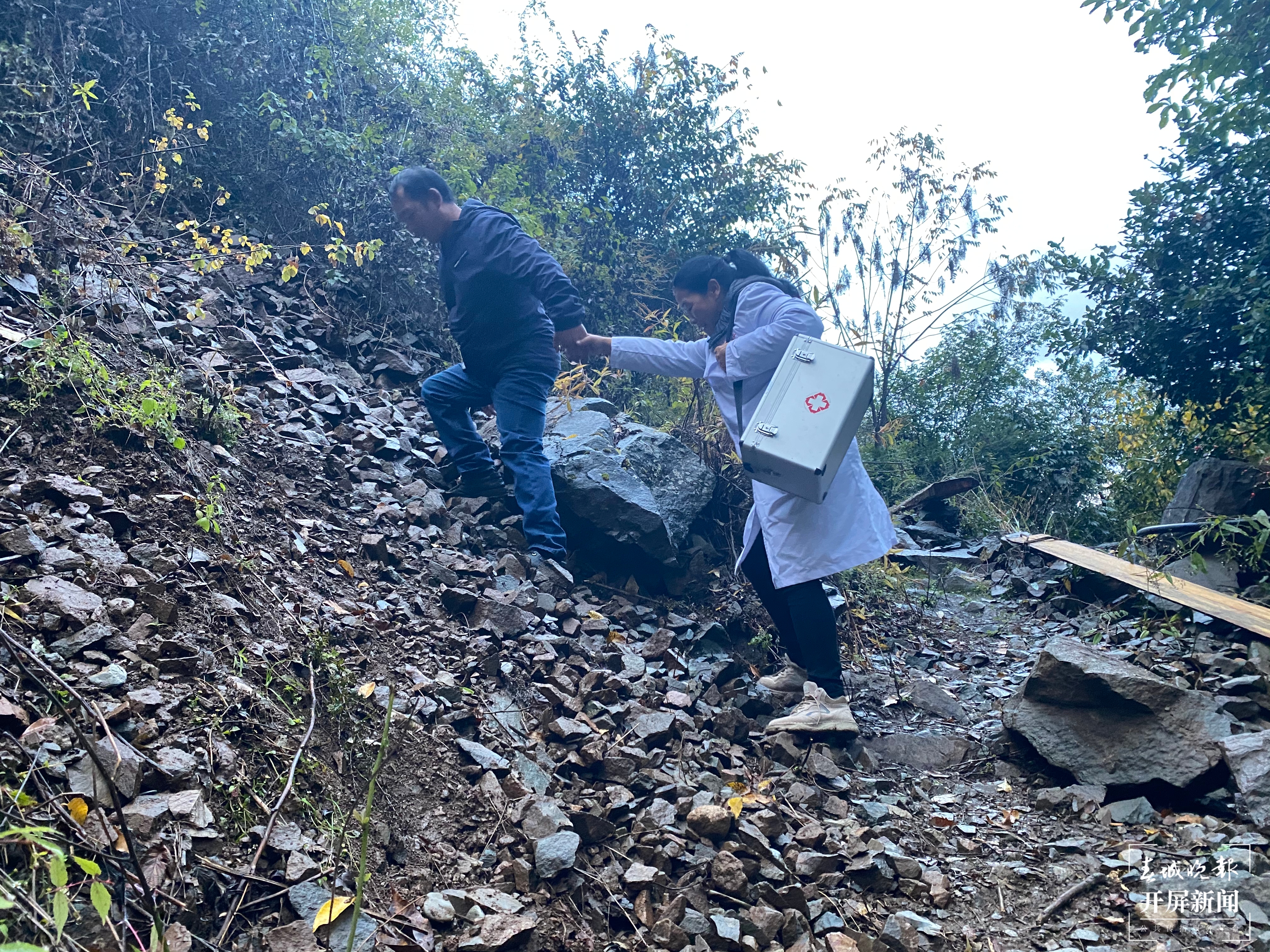 【2020迪庆故事】乡村医生余泽英(春城晚报-开屏新闻记者 木晓雯 周柯妤 王宇衡 摄影报道)12.jpg