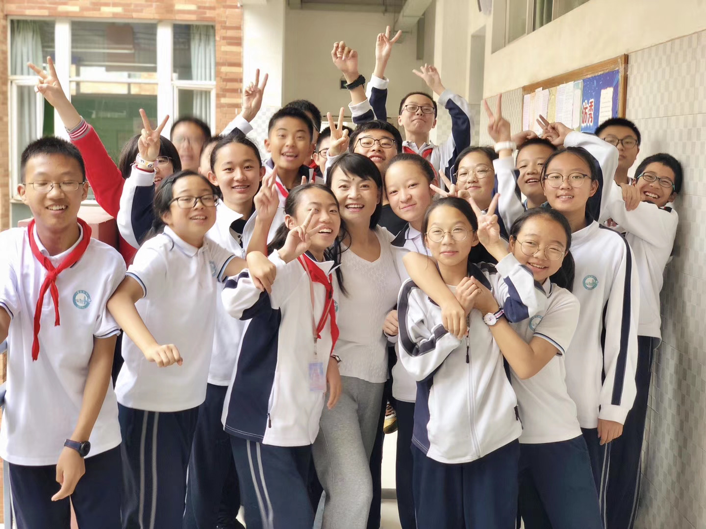 我的2020 | 云端课堂 师生的难忘记忆    （春城晚报-开屏新闻记者 李思家 图片由受访者提供）云大附中星耀学校姚雪丹和学生