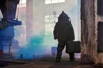 “拆弹专家”贺丽远 （春城晚报-开屏新闻 记者 马雯 昆明市公安局供图）