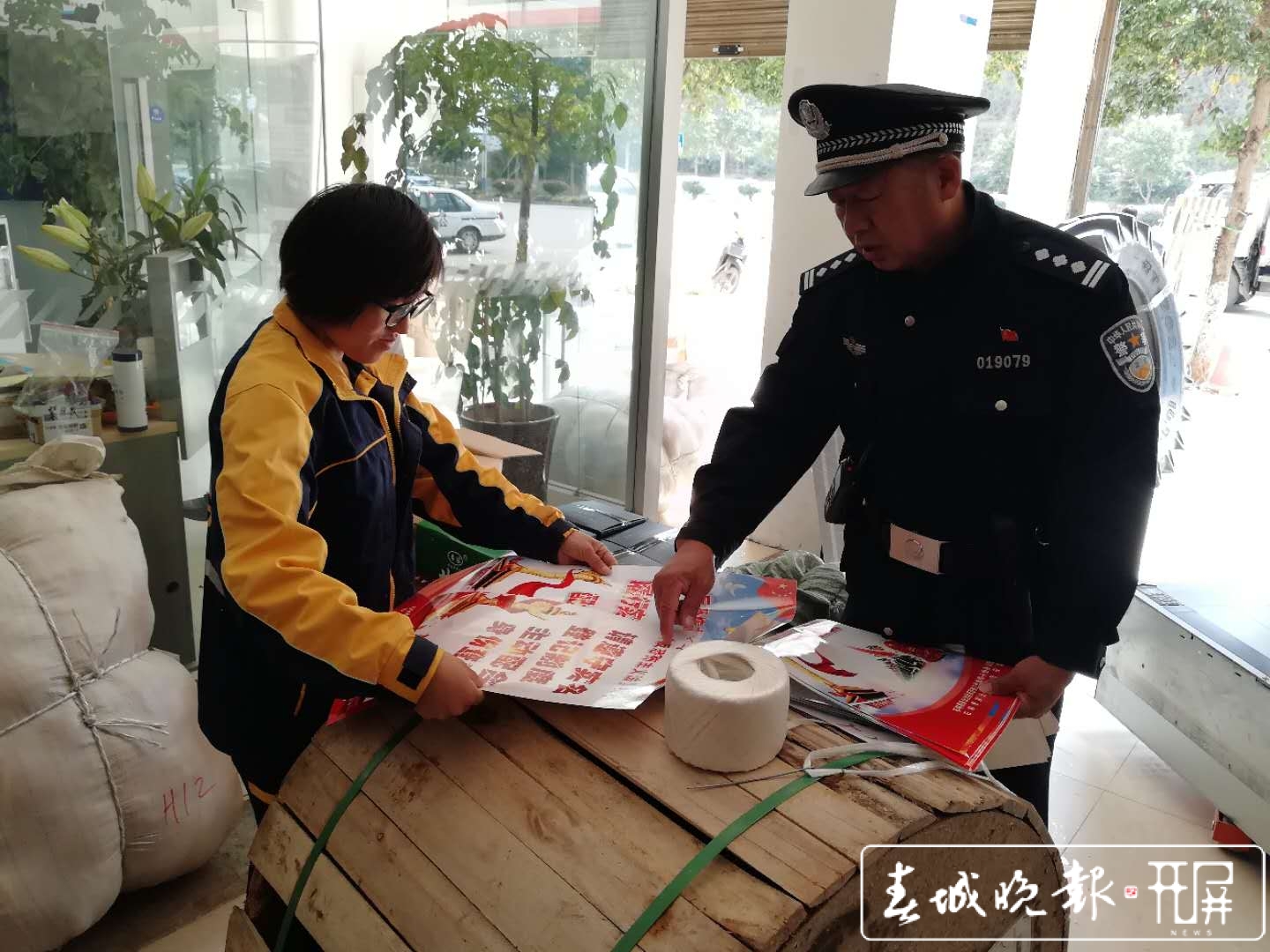 昆明社区民警许伟：用脚步丈量辖区，用真心摸透民意3.jpg