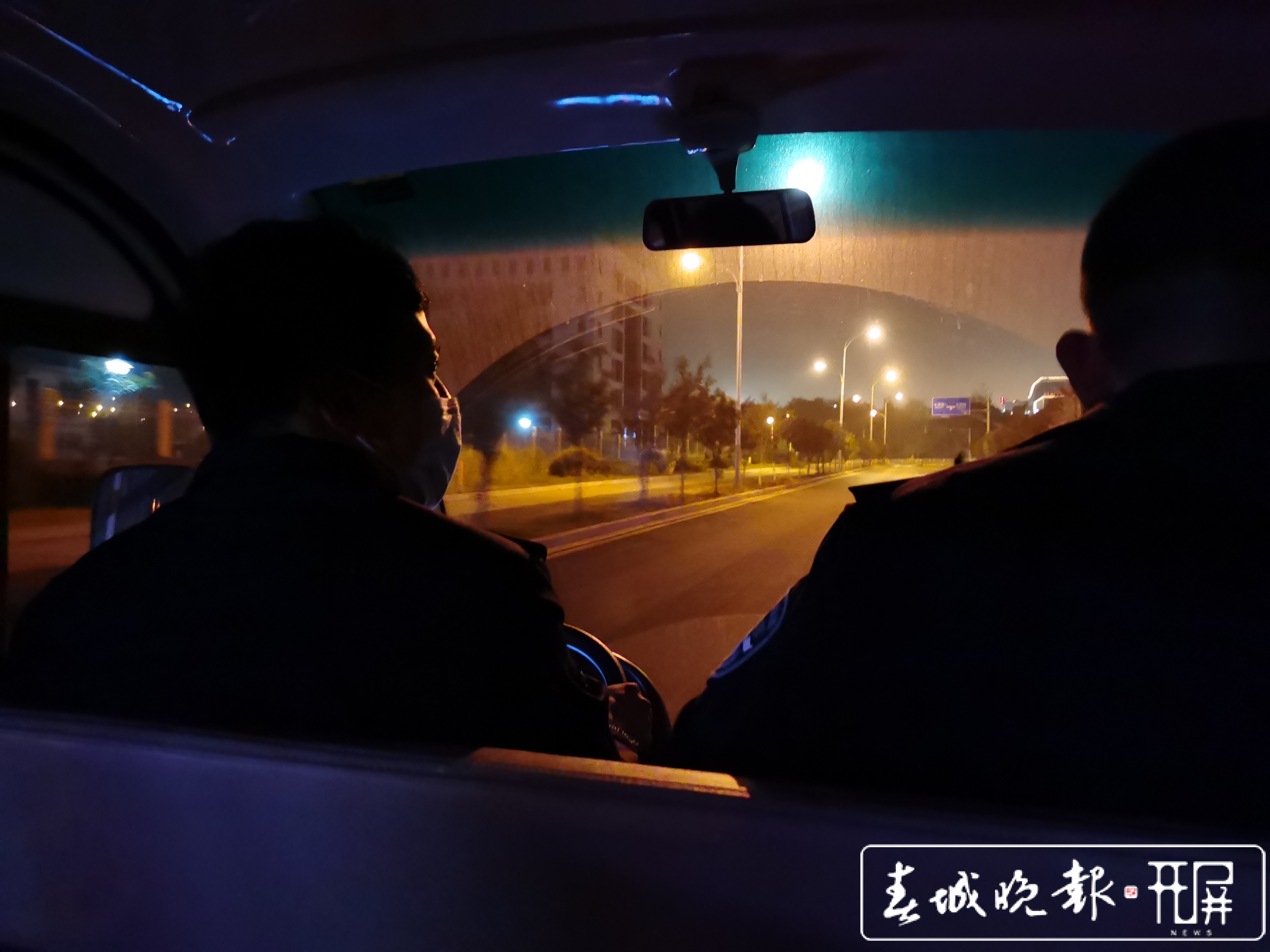 向负重前行的人致敬 ！昆明边检抗疫民警的十二时辰1.jpg