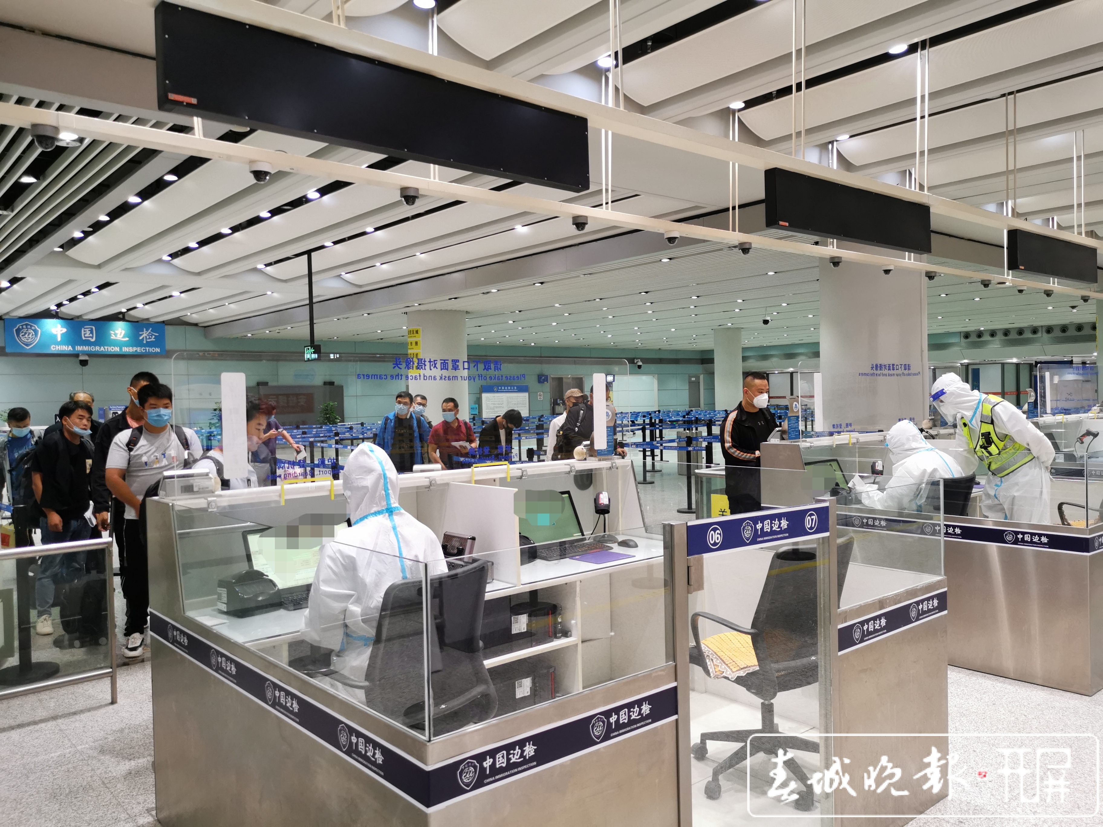 向负重前行的人致敬 ！昆明边检抗疫民警的十二时辰5.jpg