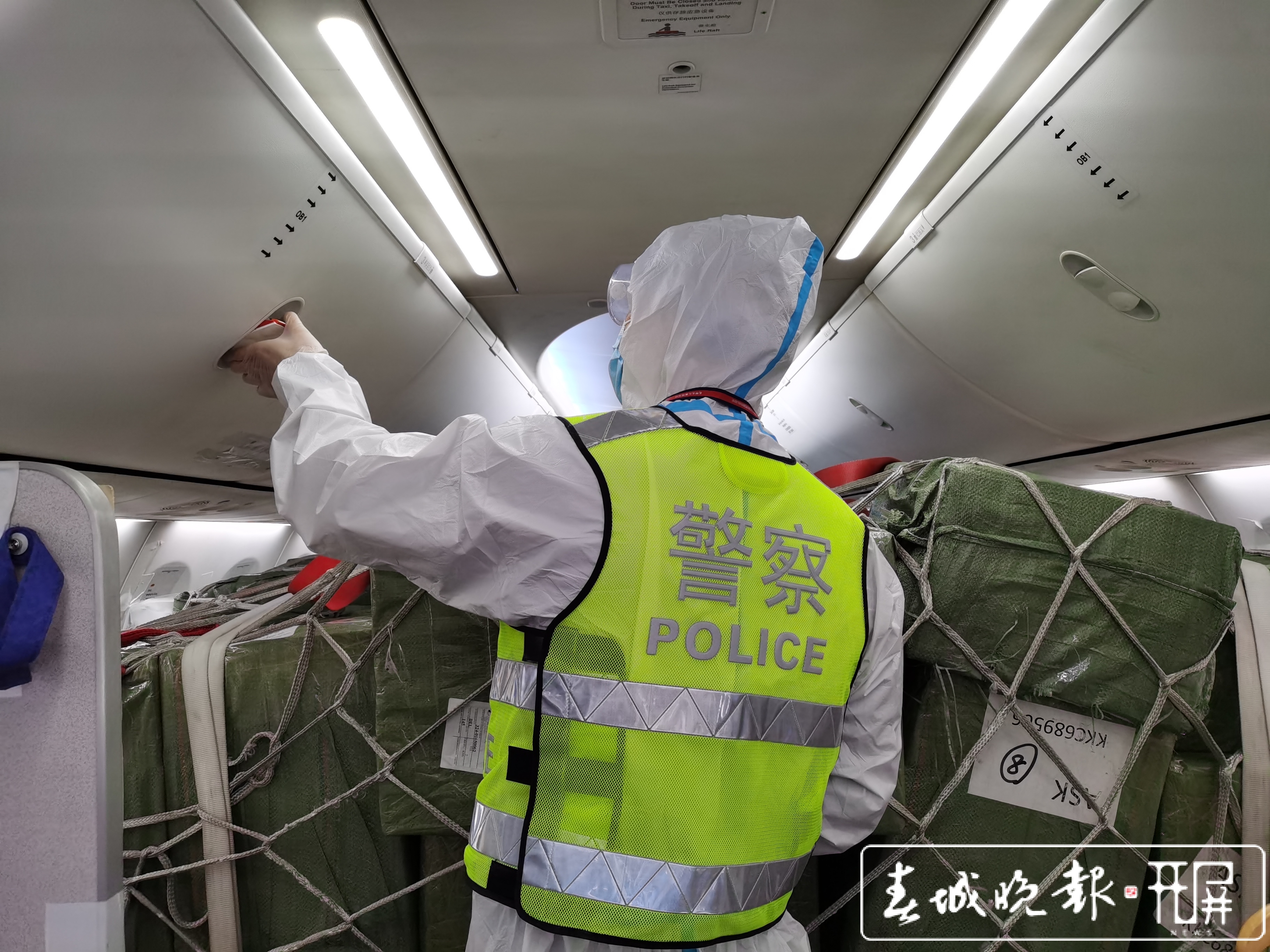 向负重前行的人致敬 ！昆明边检抗疫民警的十二时辰6.jpg