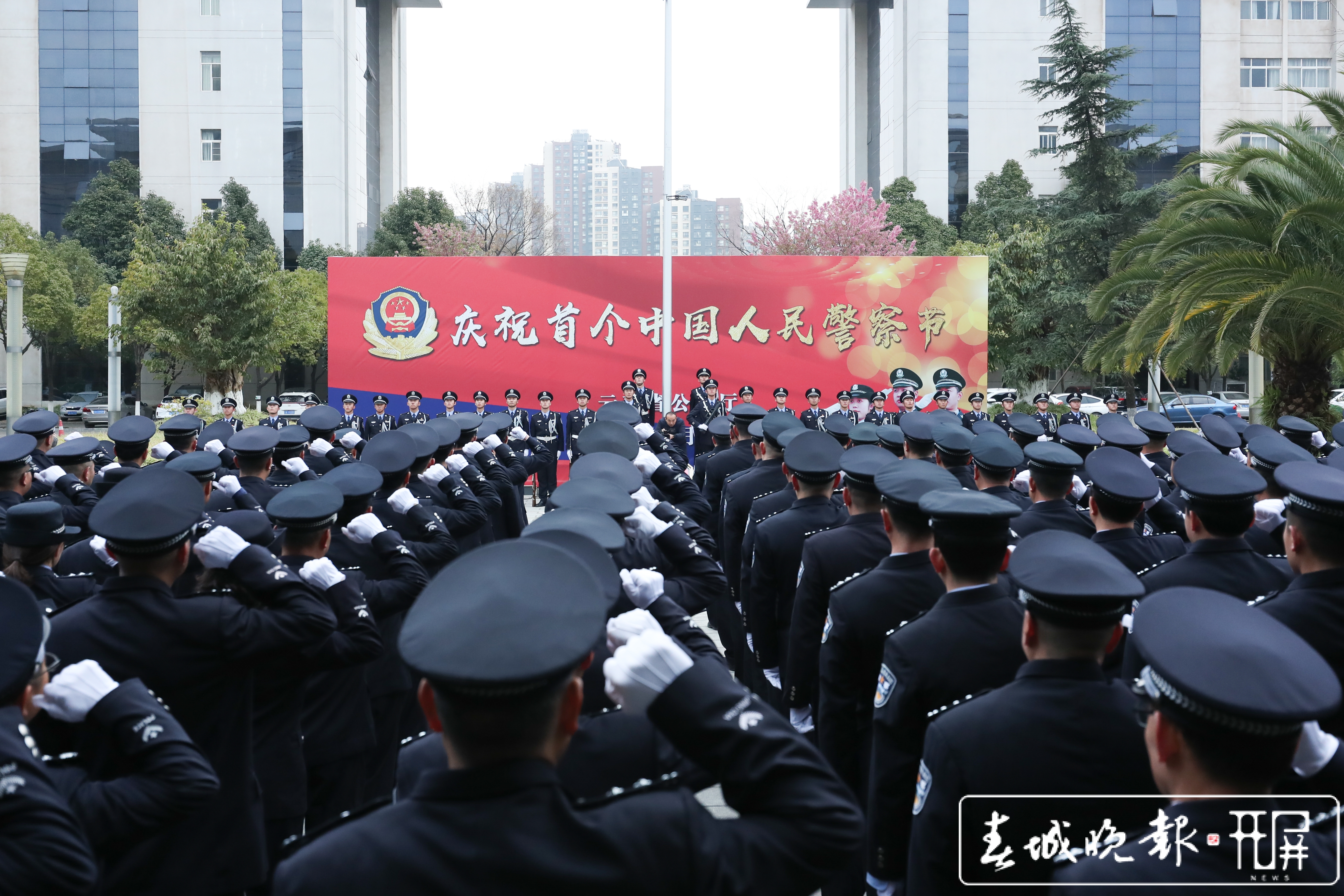 云南省公安厅举行升警旗仪式（供图）