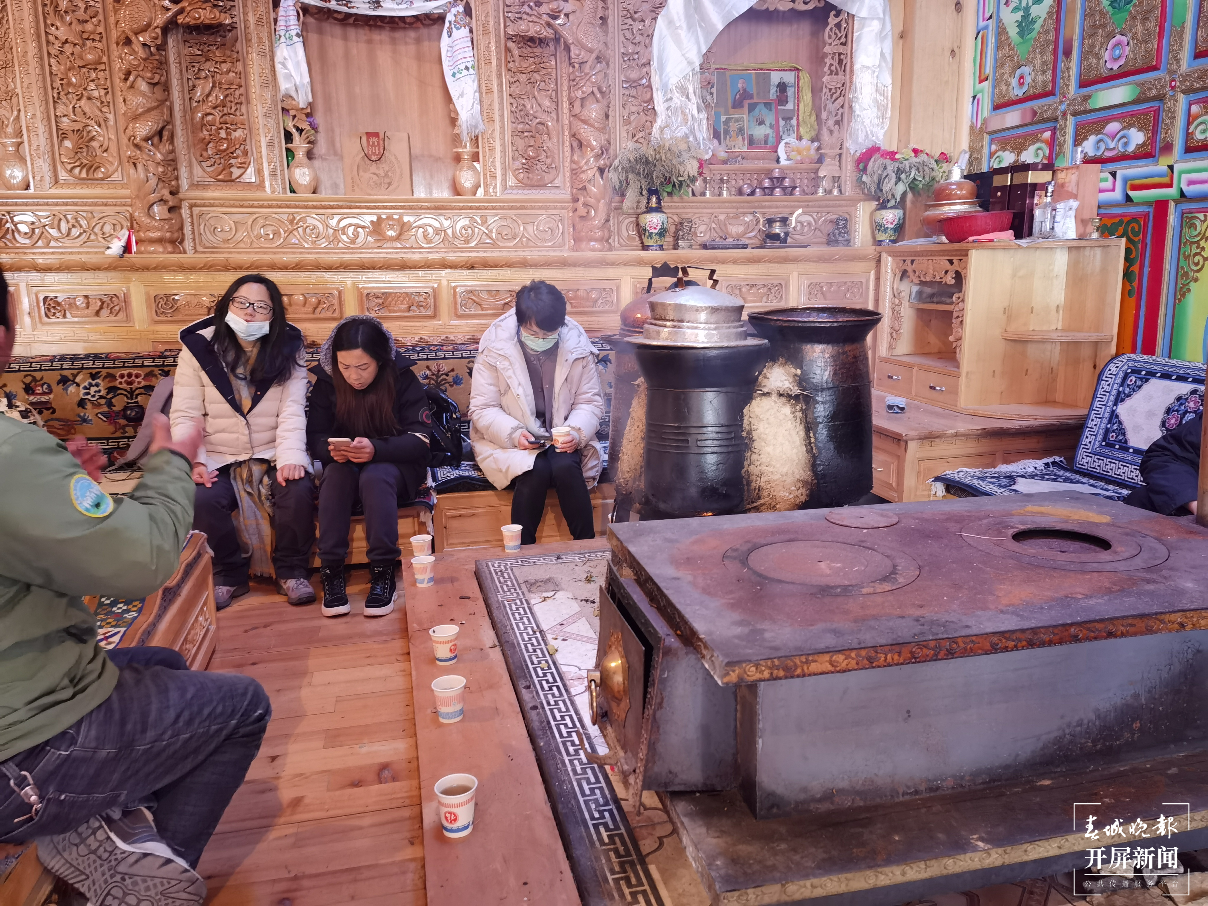 普达措国家公园景区社区反哺带动村民100%脱贫  普达措国家公园洛茸村益西家（春城晚报-开屏新闻记者 刘文波 摄影报道