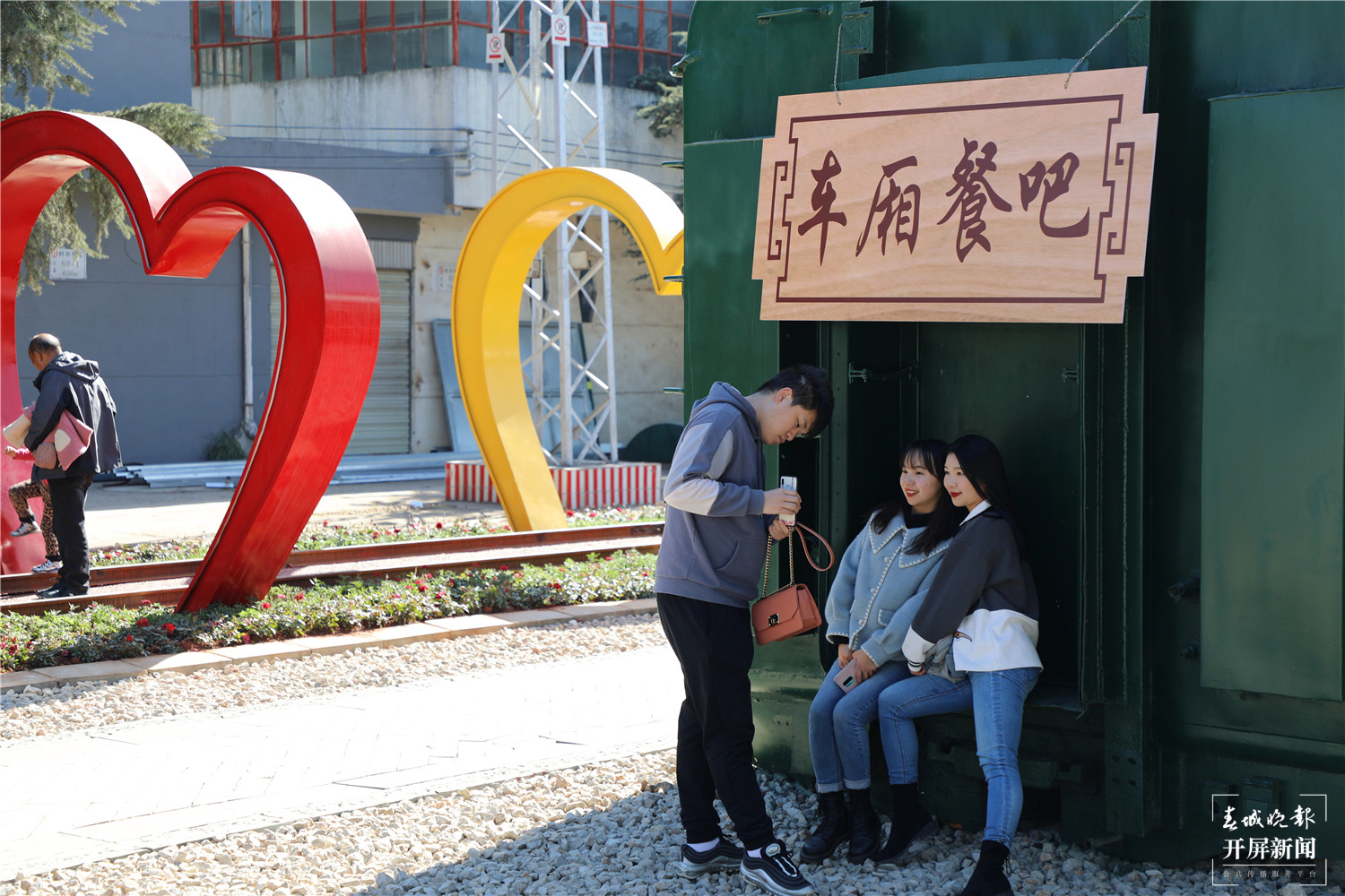 不一样的城市同样的烟火味儿，今年曲靖就地欢乐过大年（春城晚报-开屏新闻记者 蒋琼波 摄影报道