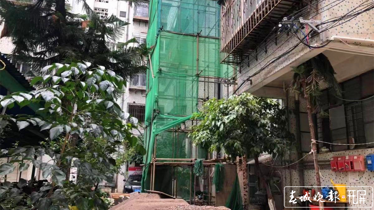 五华区佳华里小区在加装电梯 (1).jpg_副本.jpg