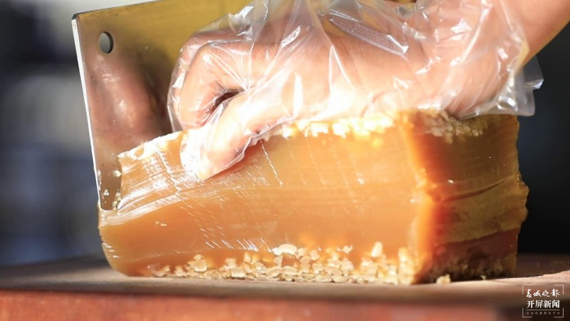 保山施甸：过年来姚关吃“冻” ，体验 “冻”味十足 崔敏 通讯员 杨磊 张天理 杨继泽 缪源 胡正飞 摄