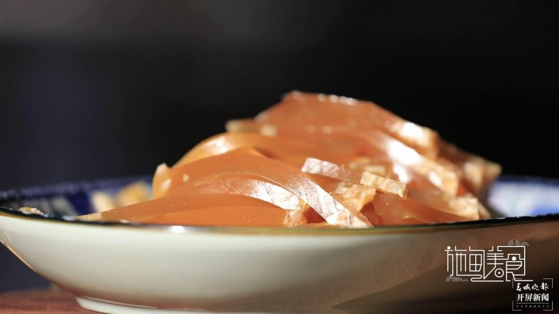 保山施甸：过年来姚关吃“冻” ，体验 “冻”味十足 崔敏 通讯员 杨磊 张天理 杨继泽 缪源 胡正飞 摄