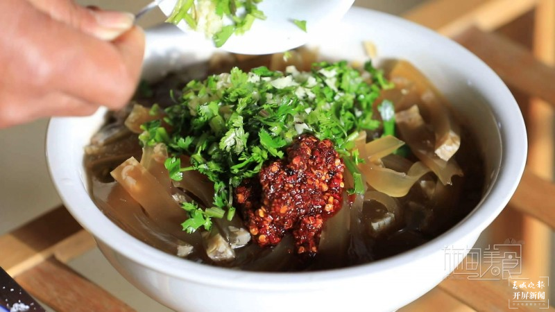 保山施甸：过年来姚关吃“冻” ，体验 “冻”味十足 崔敏 通讯员 杨磊 张天理 杨继泽 缪源 胡正飞 摄