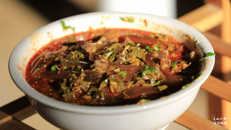 保山施甸：过年来姚关吃“冻” ，体验 “冻”味十足 崔敏 通讯员 杨磊 张天理 杨继泽 缪源 胡正飞 摄