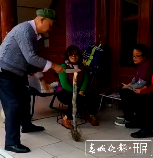 施甸：过年了 一起“刳”甘蔗克 (1)_副本.png