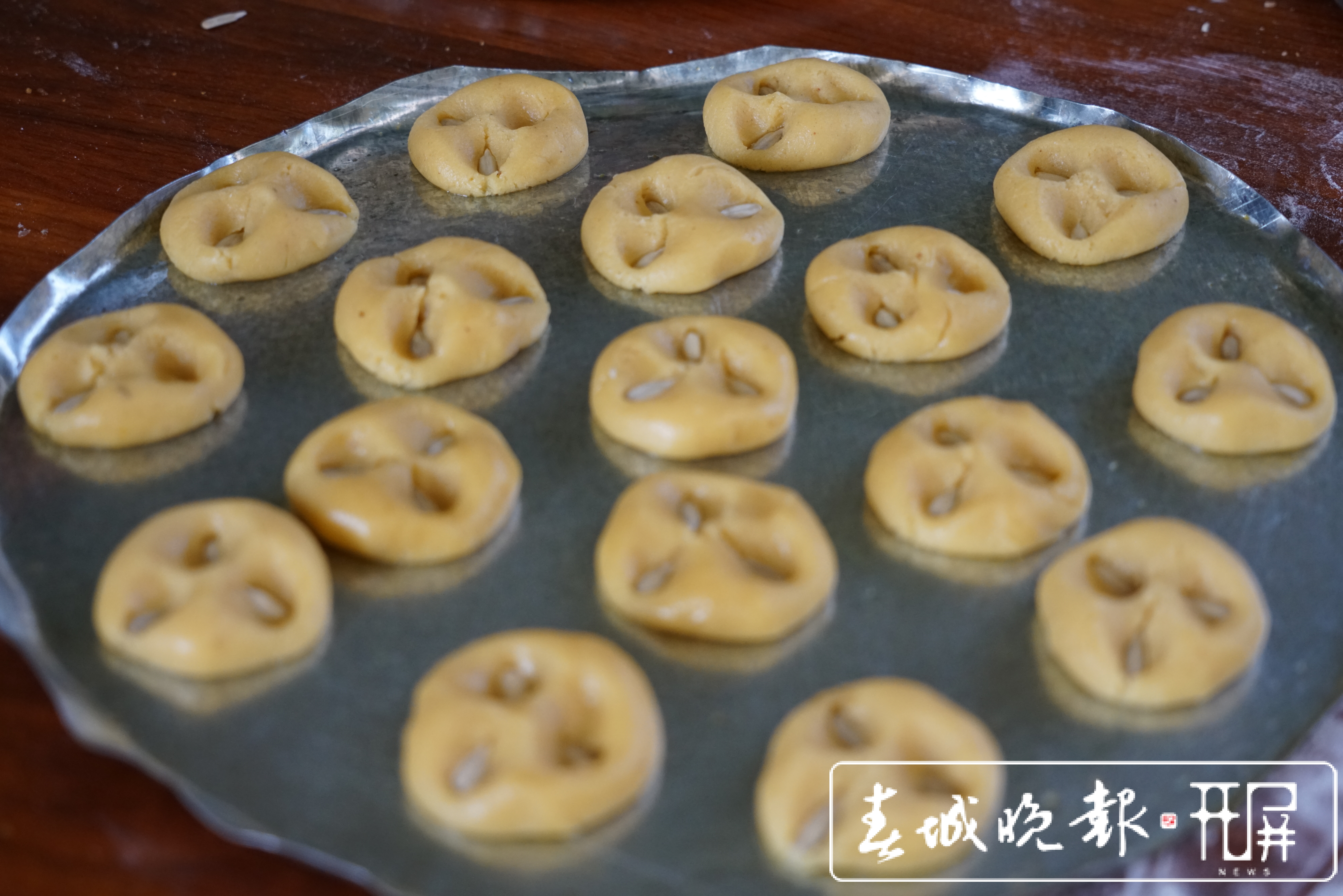 印尼小饼干:用纯手工坚守“年味”