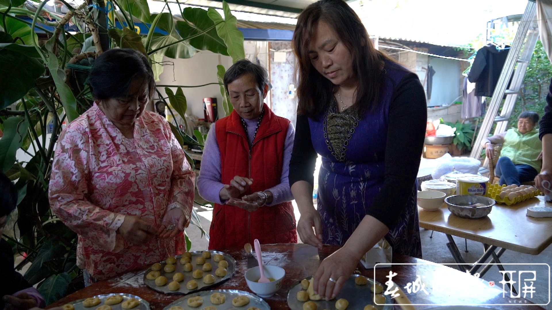 印尼小饼干:用纯手工坚守“年味”