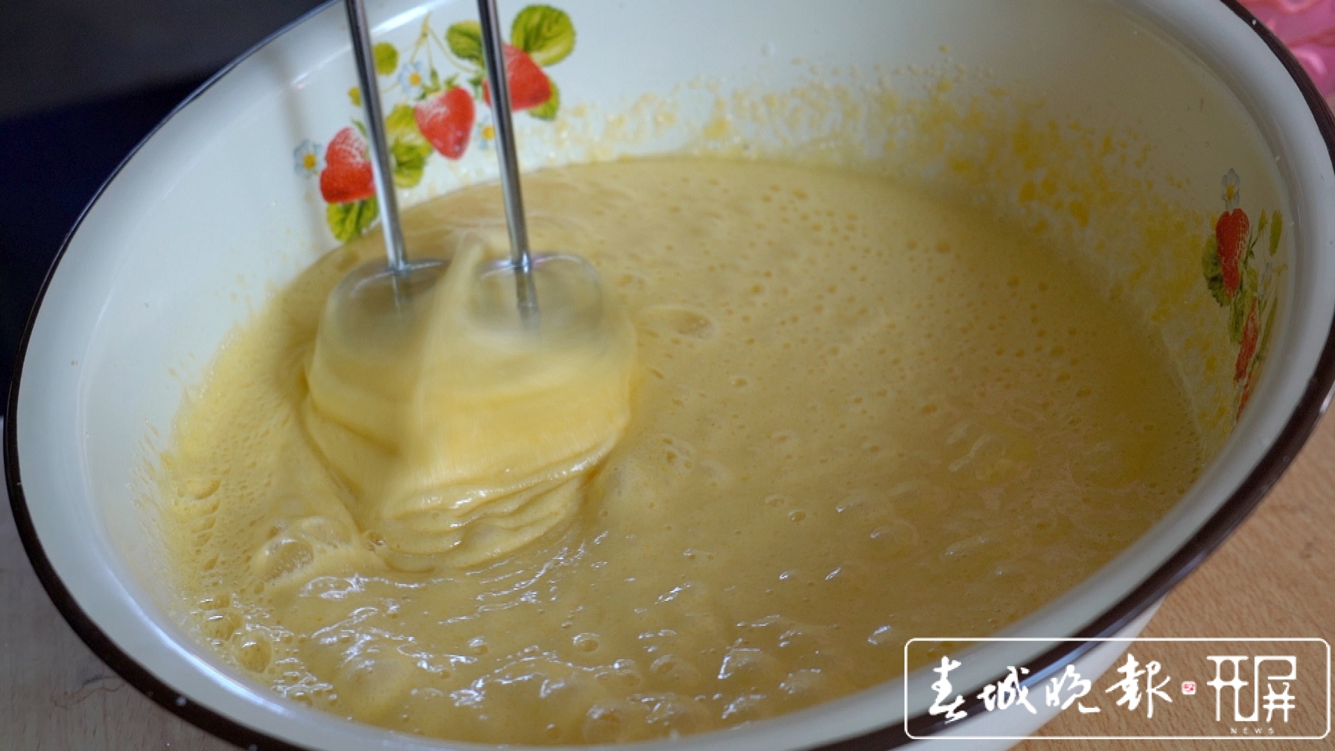 印尼小饼干:用纯手工坚守“年味”