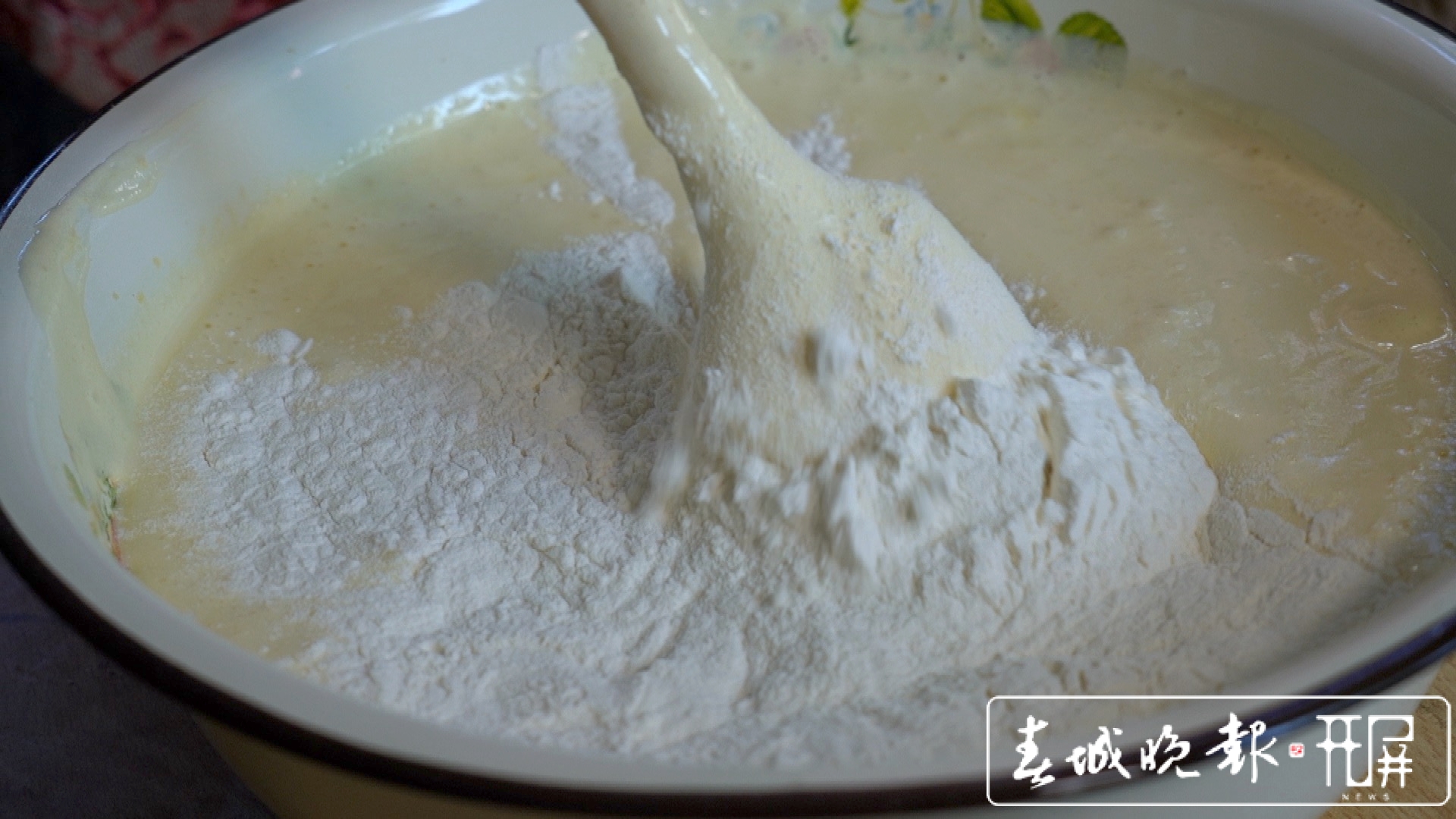 印尼小饼干:用纯手工坚守“年味”