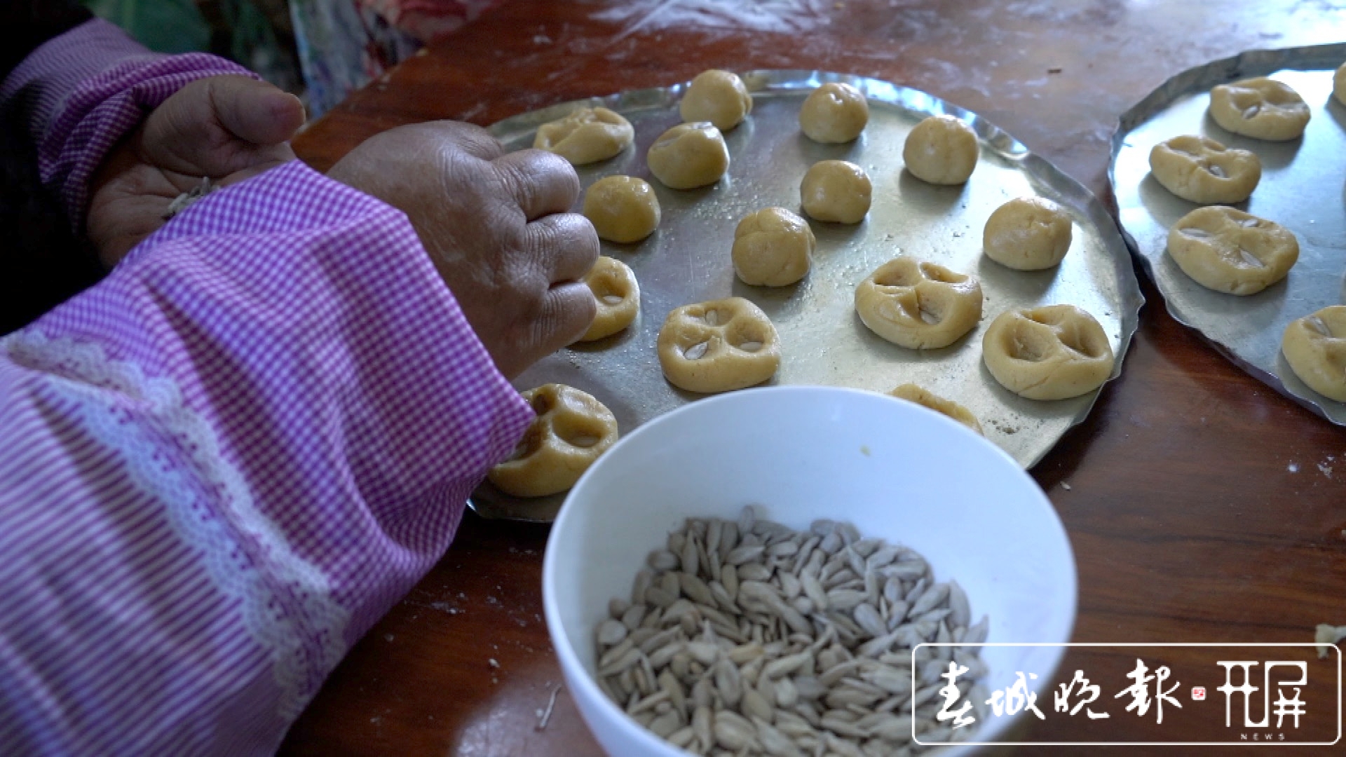 印尼小饼干:用纯手工坚守“年味”