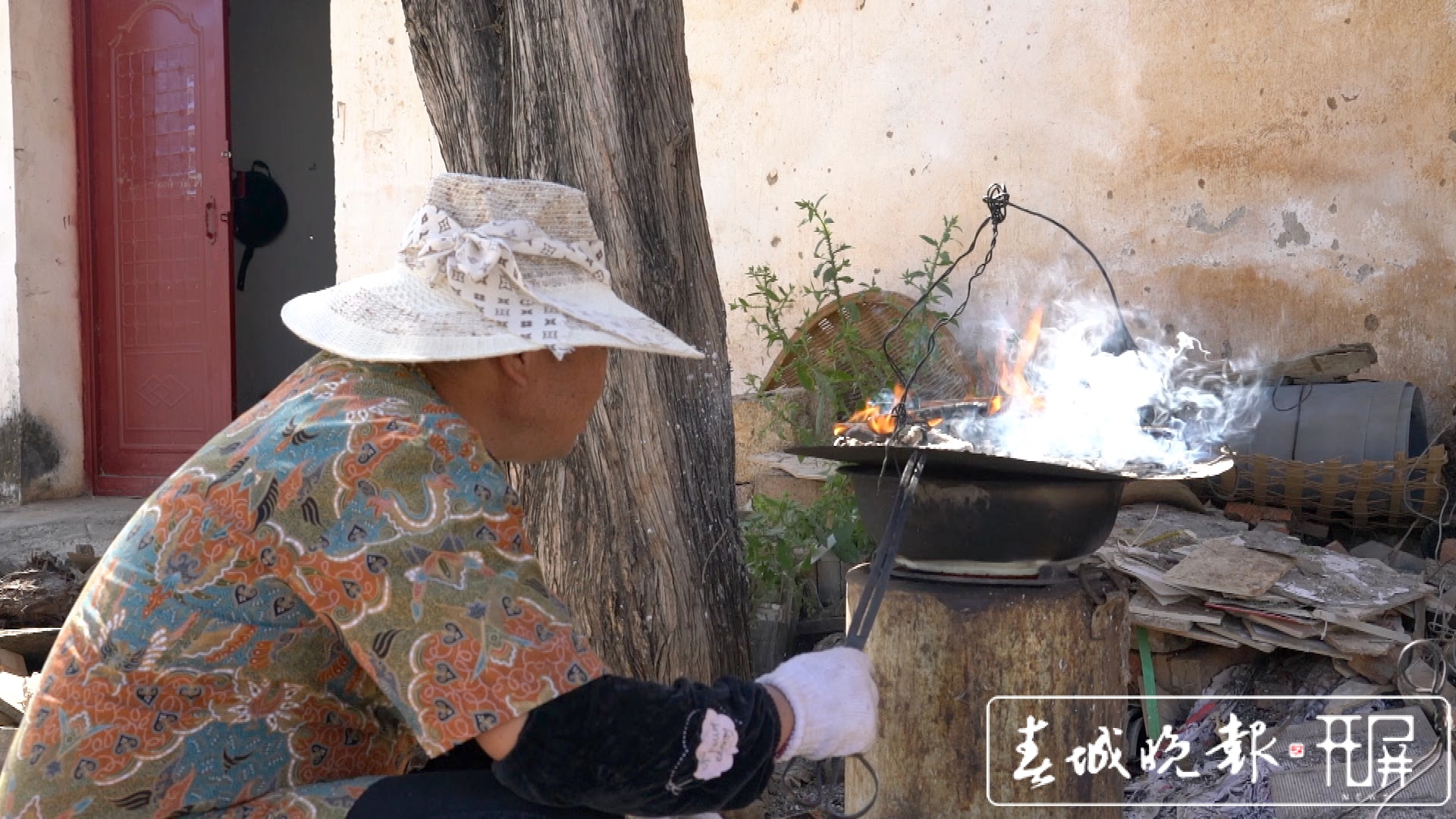 印尼小饼干:用纯手工坚守“年味”