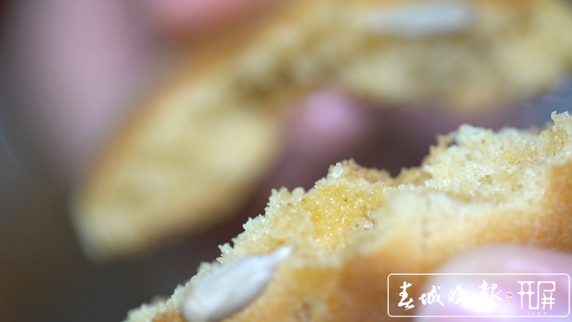 印尼小饼干:用纯手工坚守“年味”