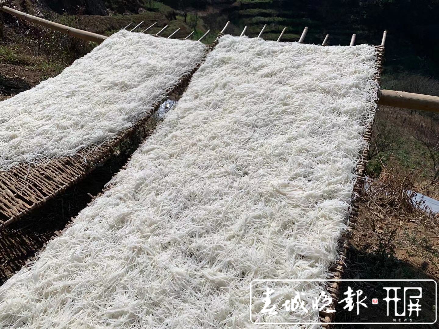 新平建兴的年味，除了腊肉香肠，还有猪头肉腌萝卜丝（记者：李春丽 通讯员：李晓丽、刀雪锋、普泽伟、马琴摄影报道）