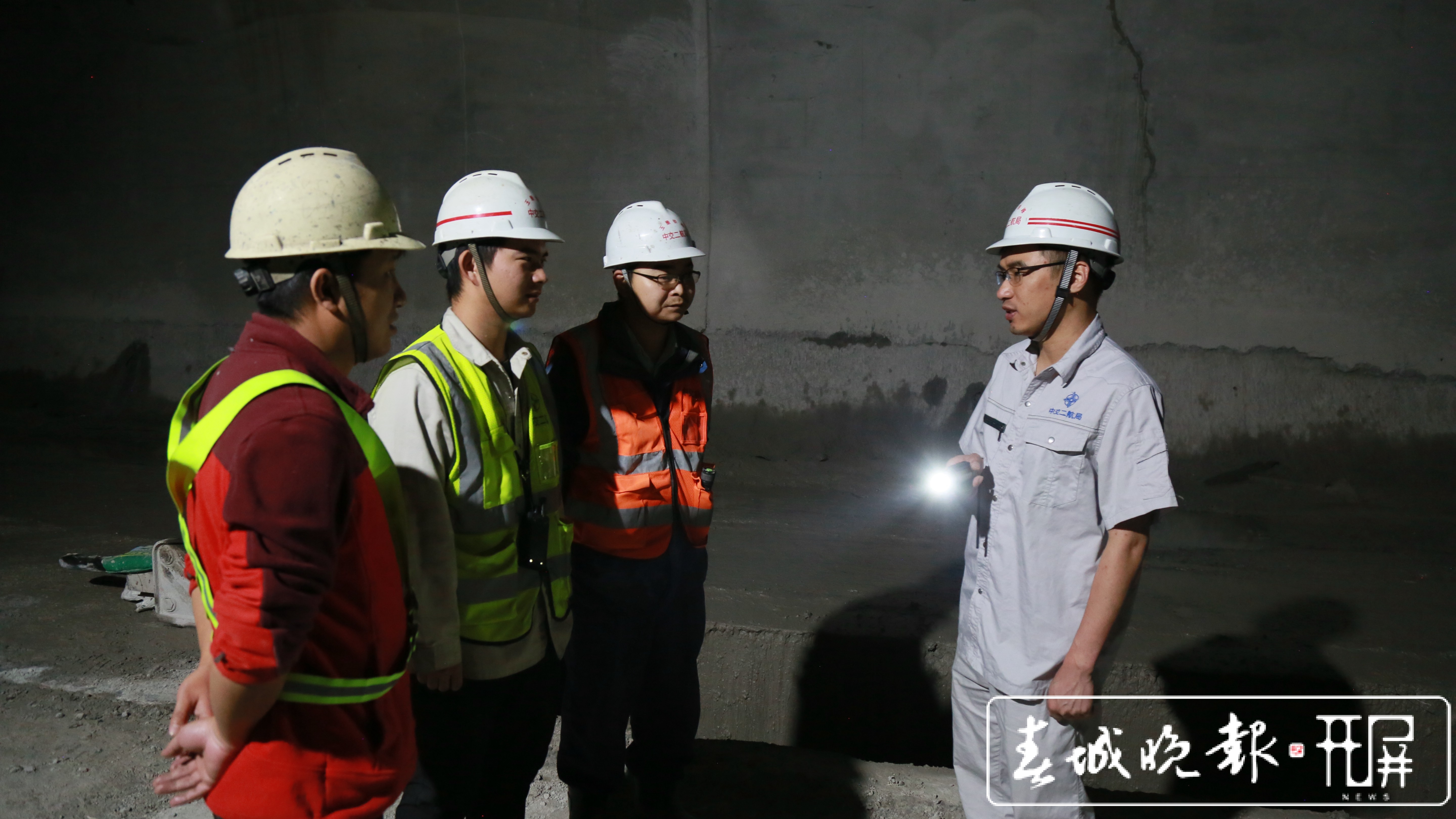 就地过年 1.7万人奋战中老铁路保开通.jpg