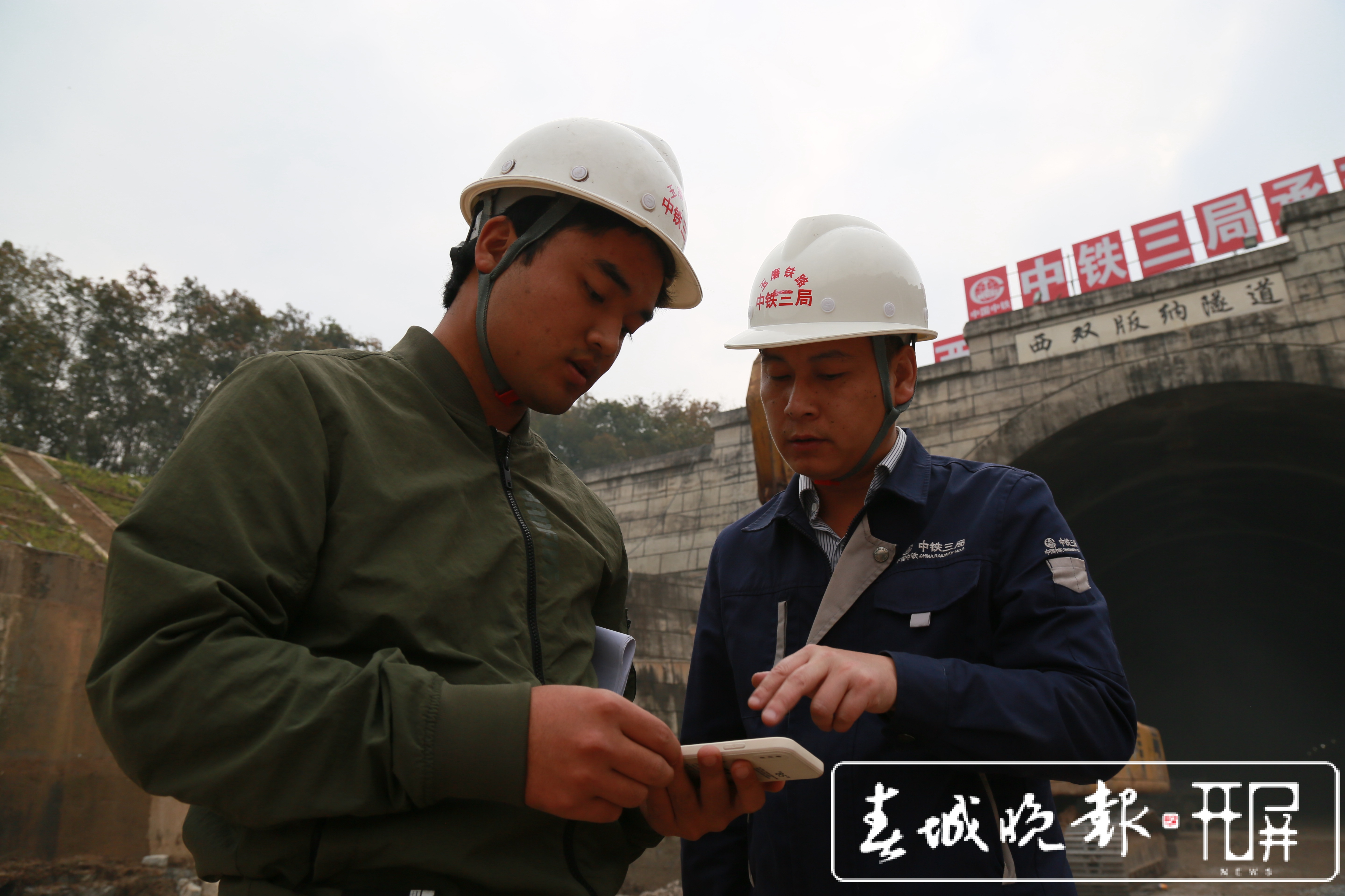 就地过年 1.7万人奋战中老铁路保开通 (3).jpg