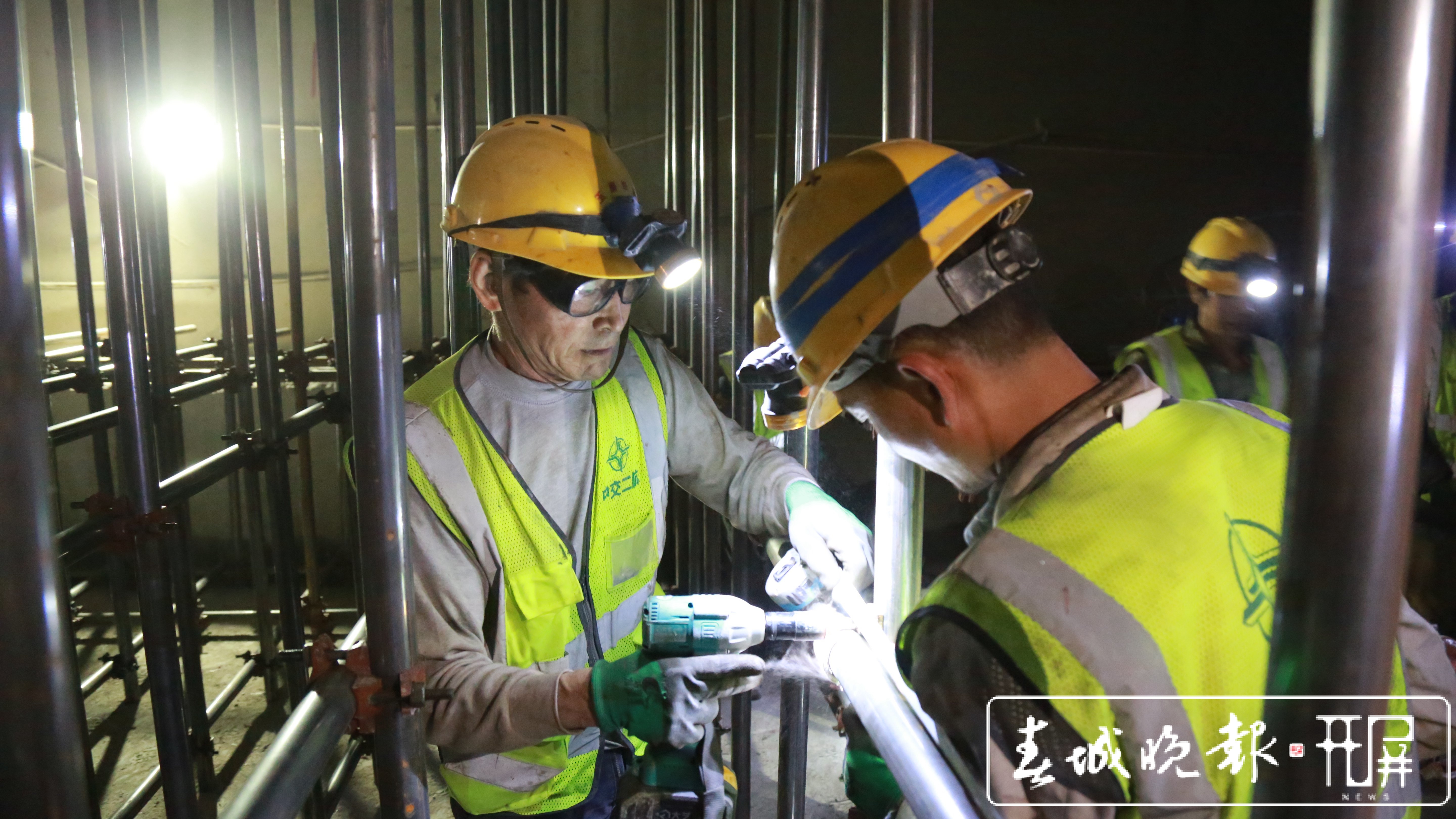 就地过年 1.7万人奋战中老铁路保开通 (5).jpg