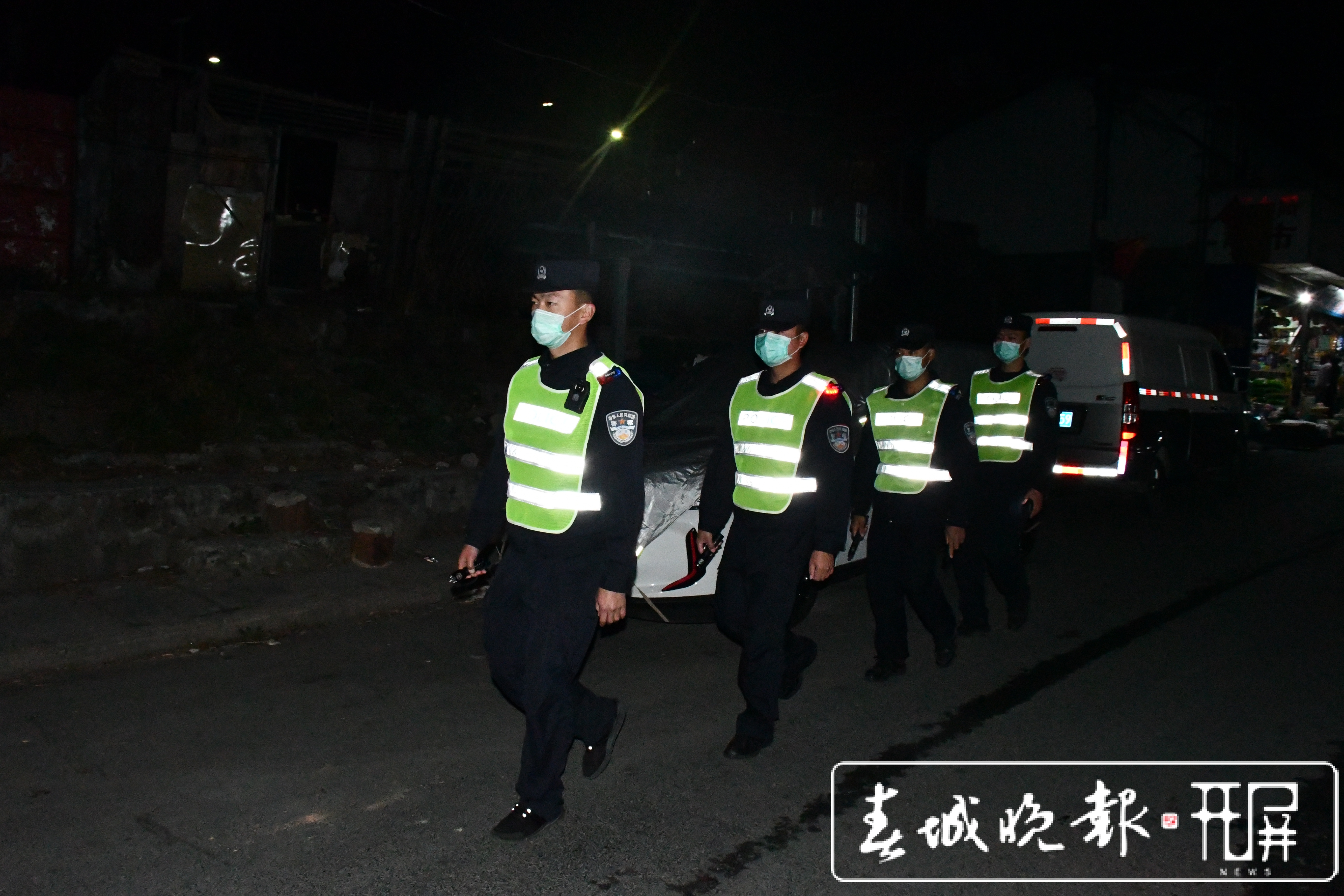 盈江移民管理警察护您平安 (7).JPG