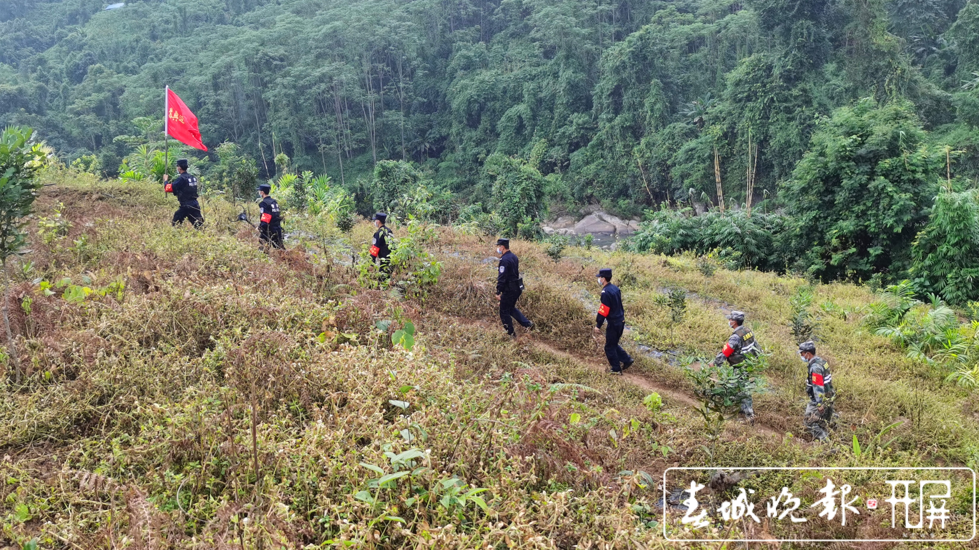盈江移民管理警察护您平安 (6)_副本.jpg