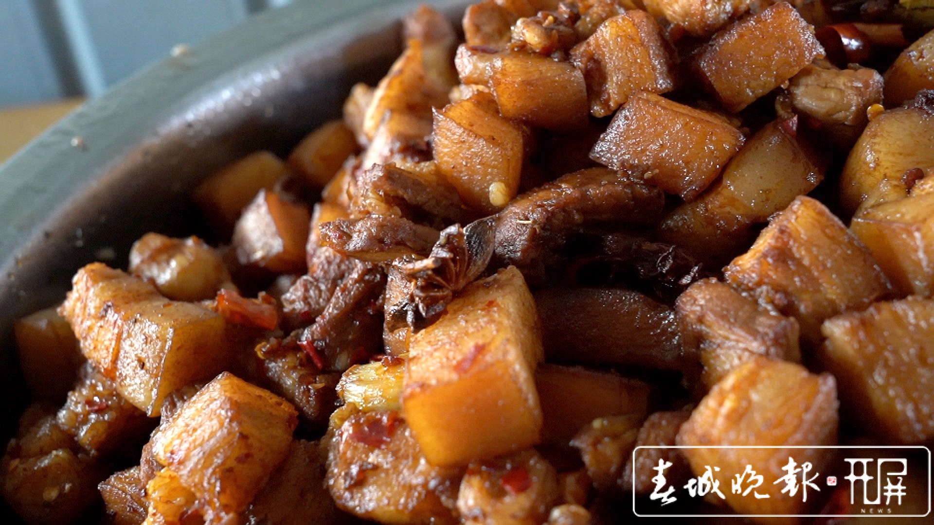 就地过年也温暖！独特年饭送进宾川宾南高速工地