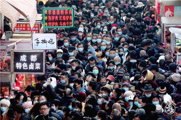 最是人间烟火气！昆明篆新农贸市场热闹非凡年味浓（记者：杨峥 摄影报道16.jpg