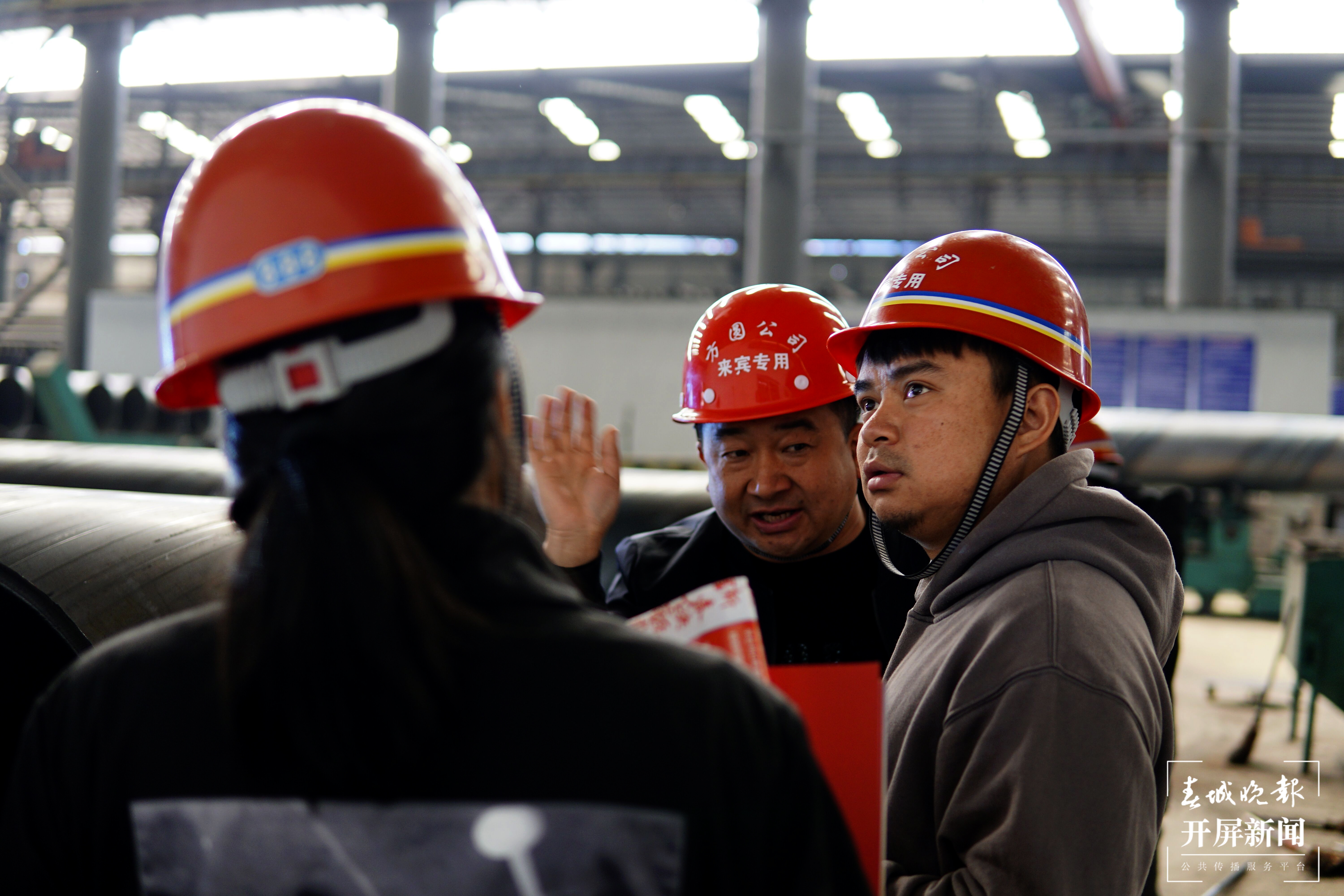 全媒体记者在现场采访 李冉 摄.jpg