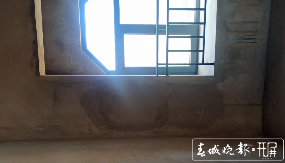 扎心了！昆明一女士买套新房，接房时发现跟样板房差别很大