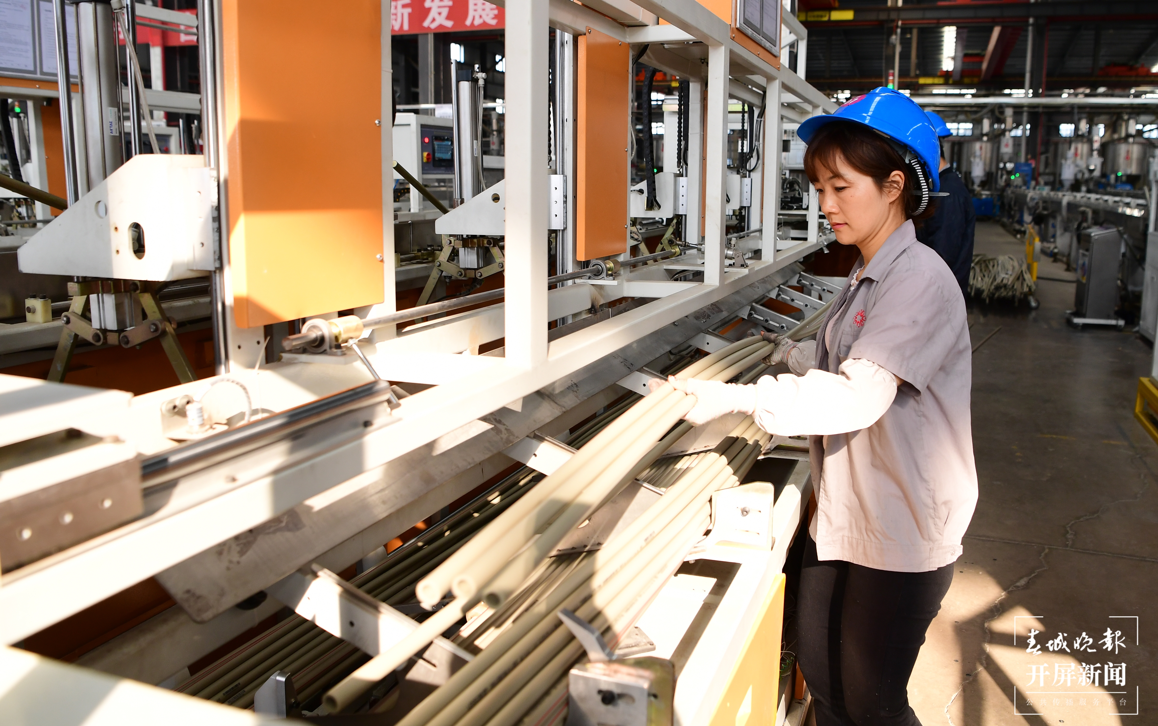 主要生产PVC、PEPPR、给水管材、排水管材以及相关配件等759种产品。曾永洪 摄.JPG