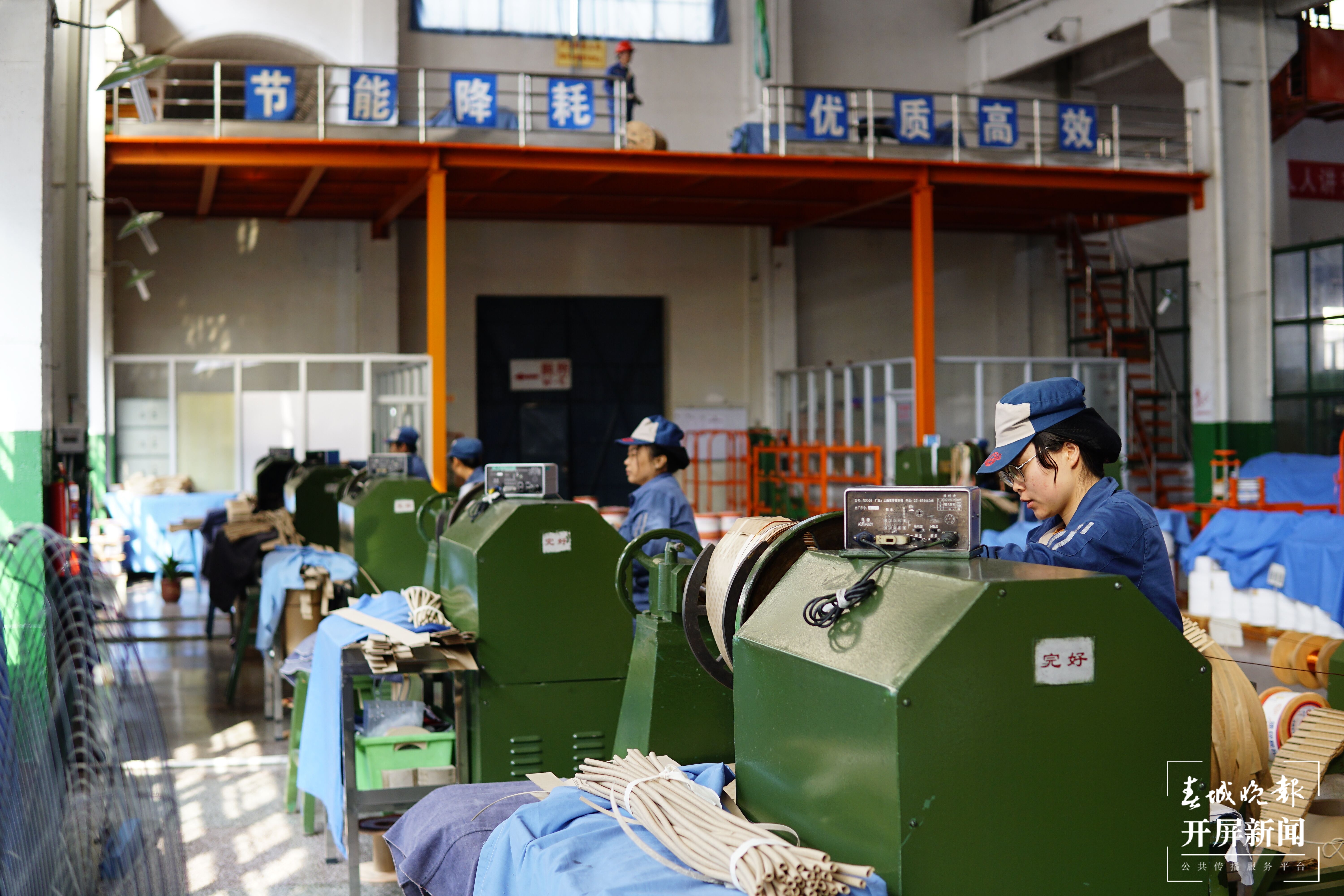 通变电器每年都保持着380万千伏安的生产能力，年产值10亿。李斌 摄.jpg