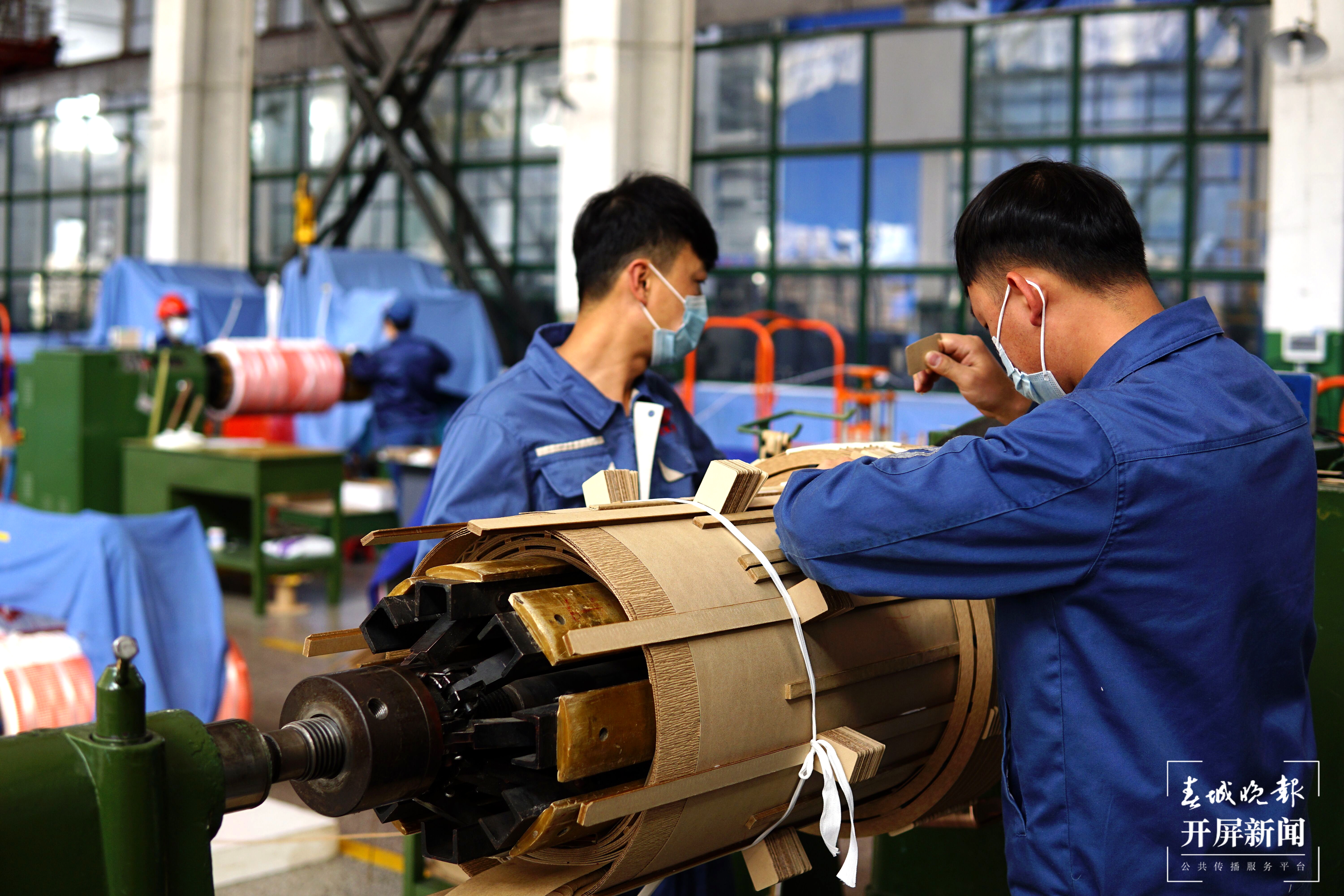 通变公司的变压器在市场上依旧是供不应求。李斌 摄.jpg