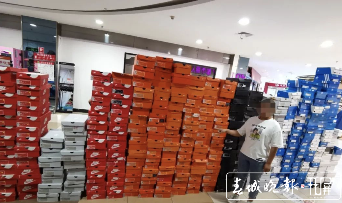 昆明警方集中销毁价值658万假冒伪劣商品 (2).png