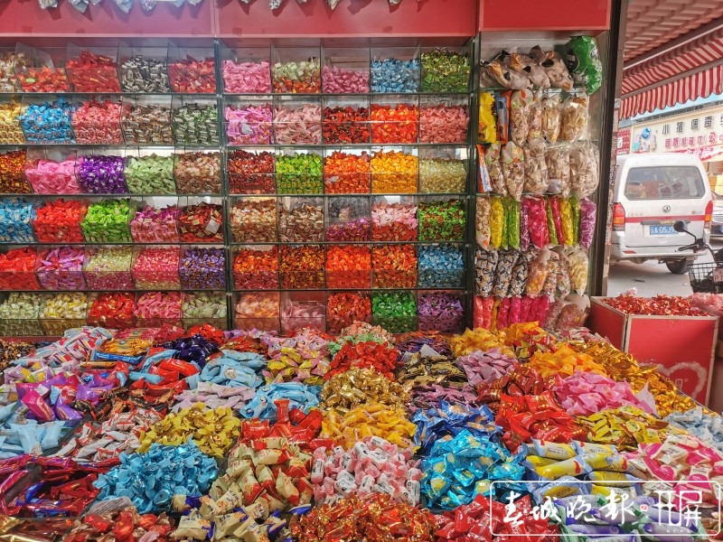 昆明“山寨”饮品、糖果依然存在， 李赛摄