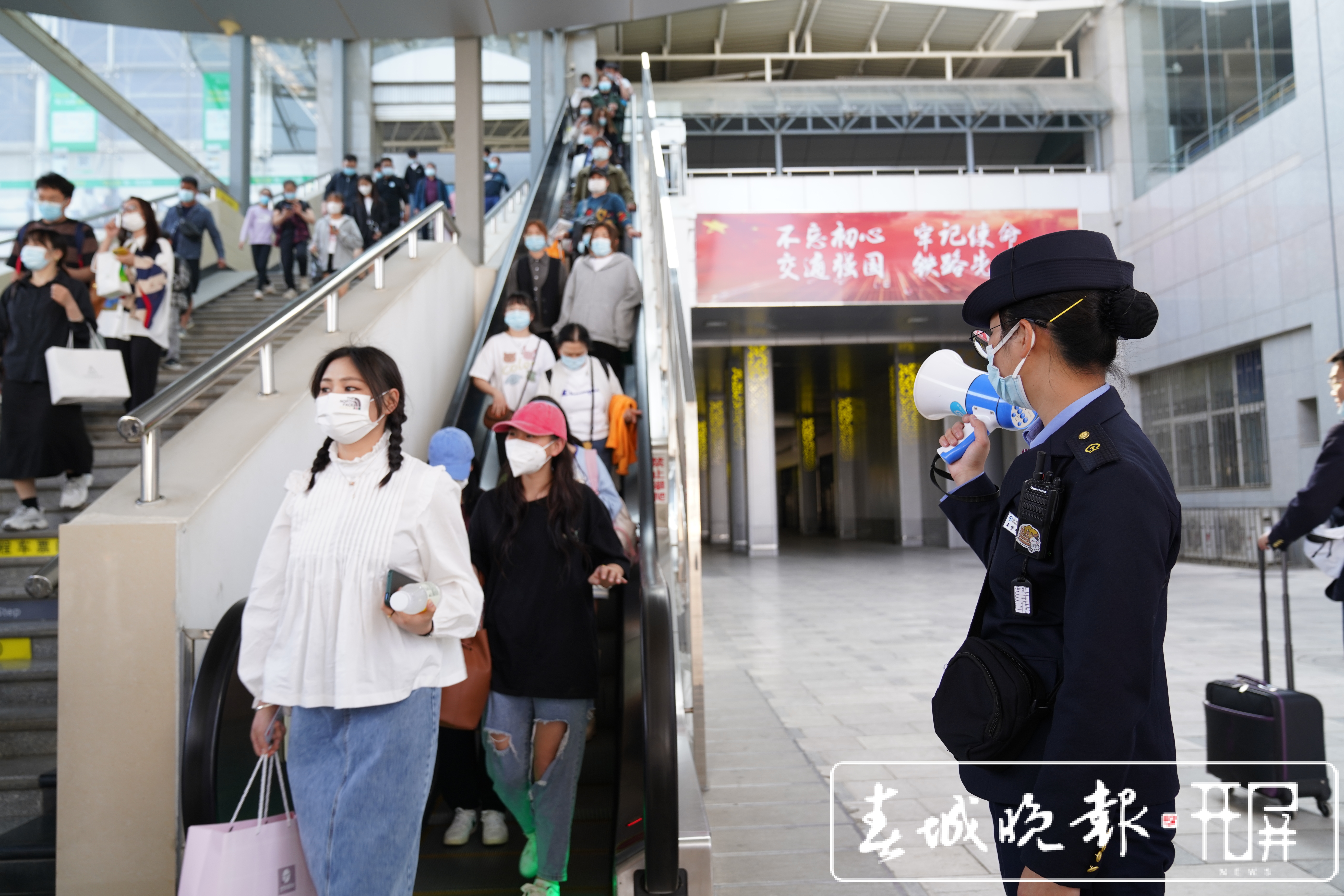 清明假期首日云南铁路发送旅客27.3万人 ，创今年来最高纪录（中国铁路昆明局集团 供图）