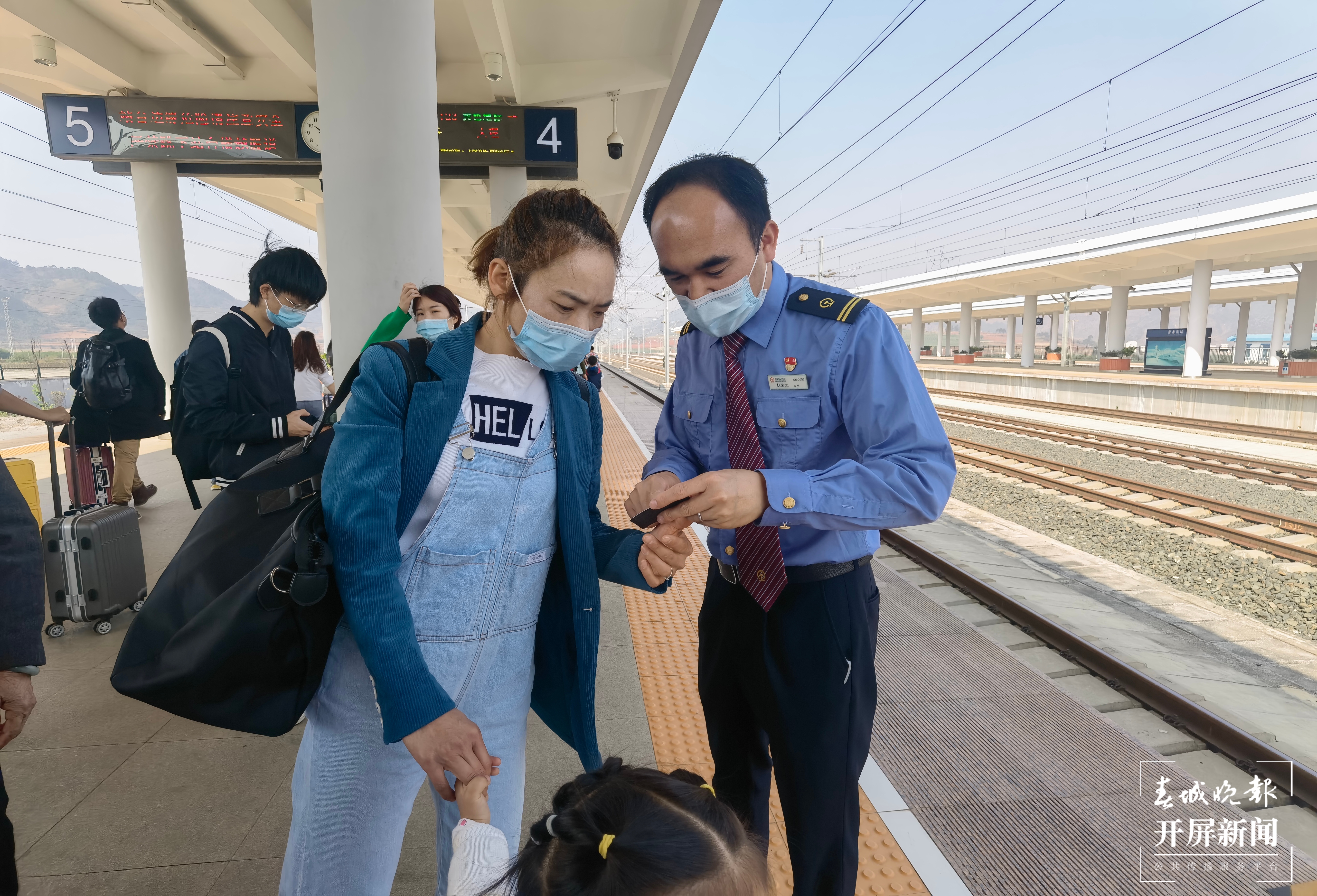 清明假期,云南近88万人乘火车出行 (2).jpg