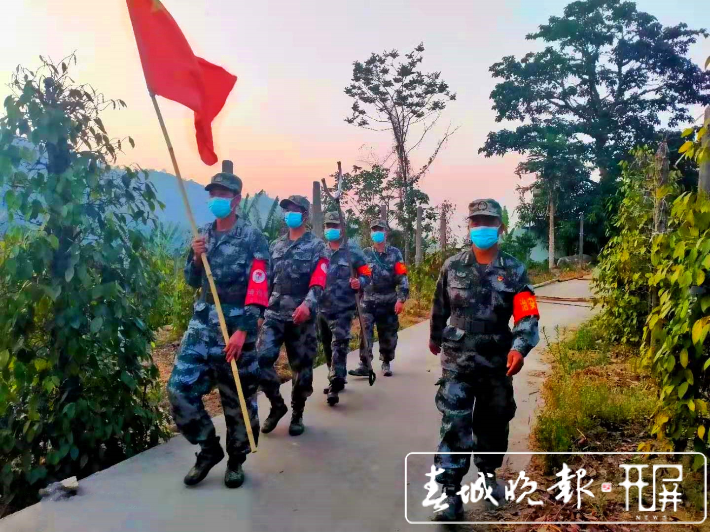 退役不退志，两位年过半百退伍军人的守边路！（记者 马楠 通讯员 思治生 晏金成 摄影报道）