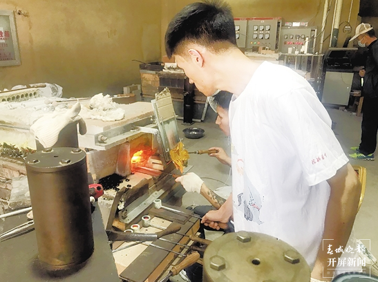 沿着高速看中国·走进云南 春城晚报-开屏新闻记者 杨质高 罗宗伟 摄