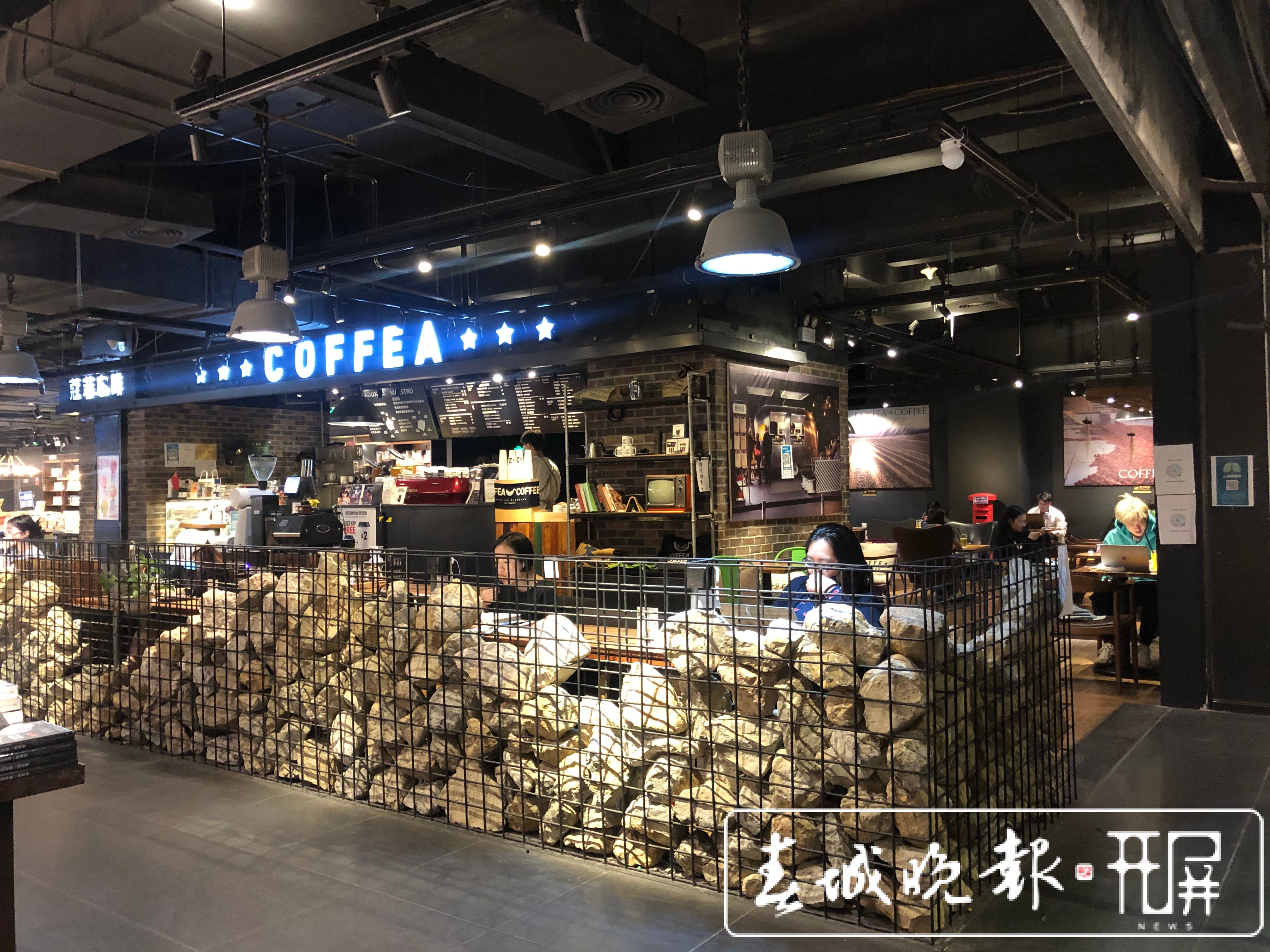 在世界书局体验阅读的自律感 春城晚报-开屏新闻记者 闵楠 秦蒙琳 李春丽 马楠 蒋琼波 崔敏 摄影报道