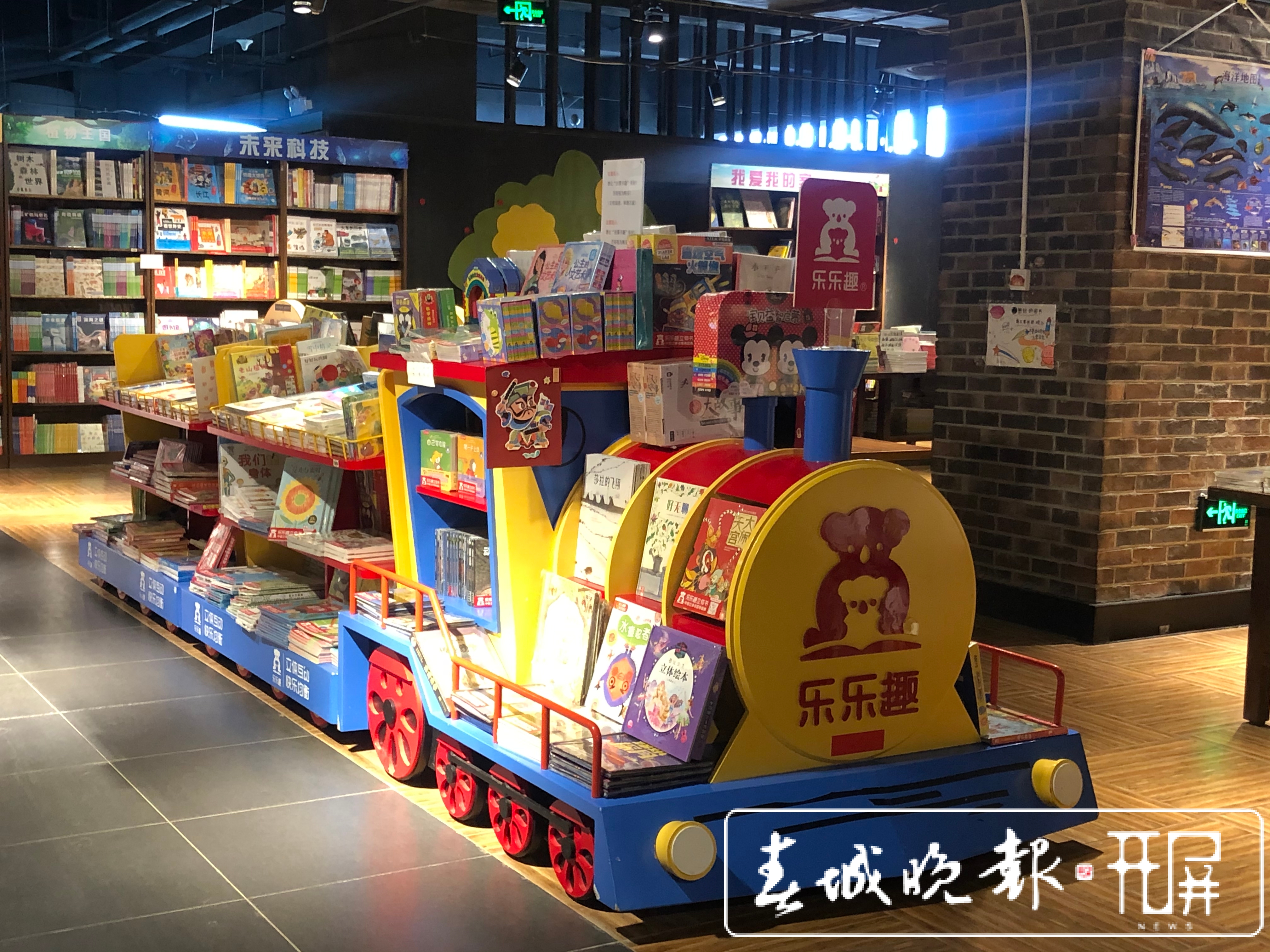 在世界书局体验阅读的自律感 春城晚报-开屏新闻记者 闵楠 秦蒙琳 李春丽 马楠 蒋琼波 崔敏 摄影报道