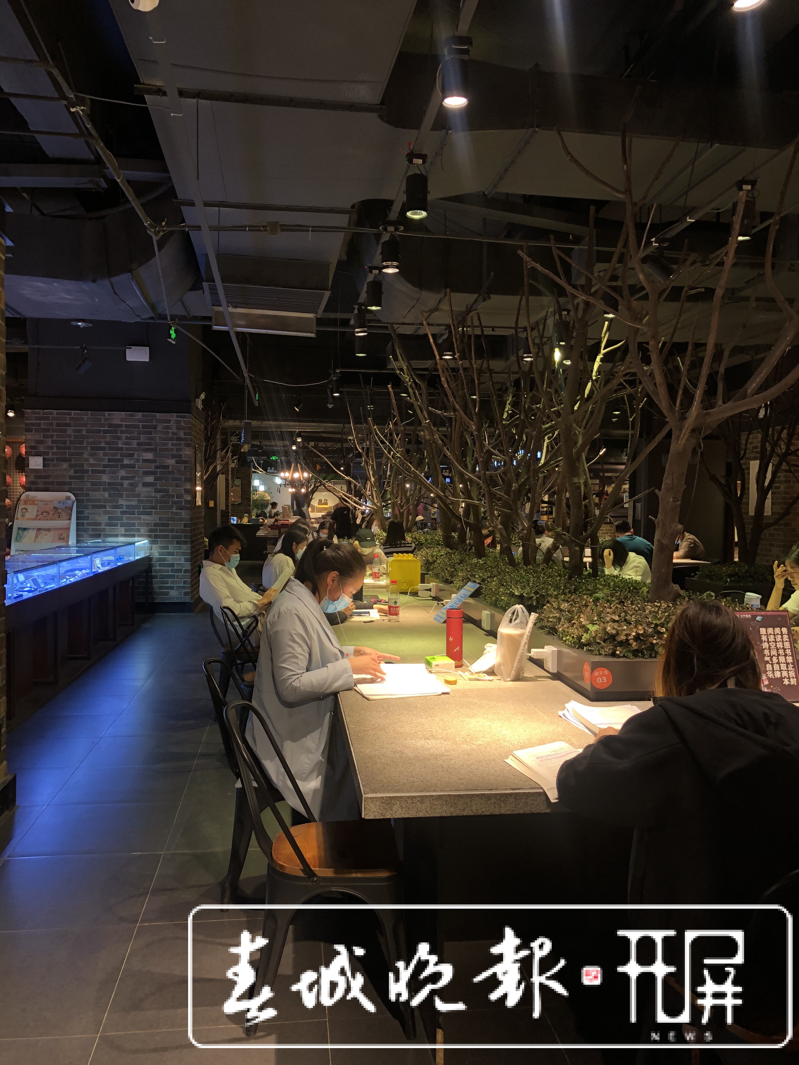 在世界书局体验阅读的自律感 春城晚报-开屏新闻记者 闵楠 秦蒙琳 李春丽 马楠 蒋琼波 崔敏 摄影报道